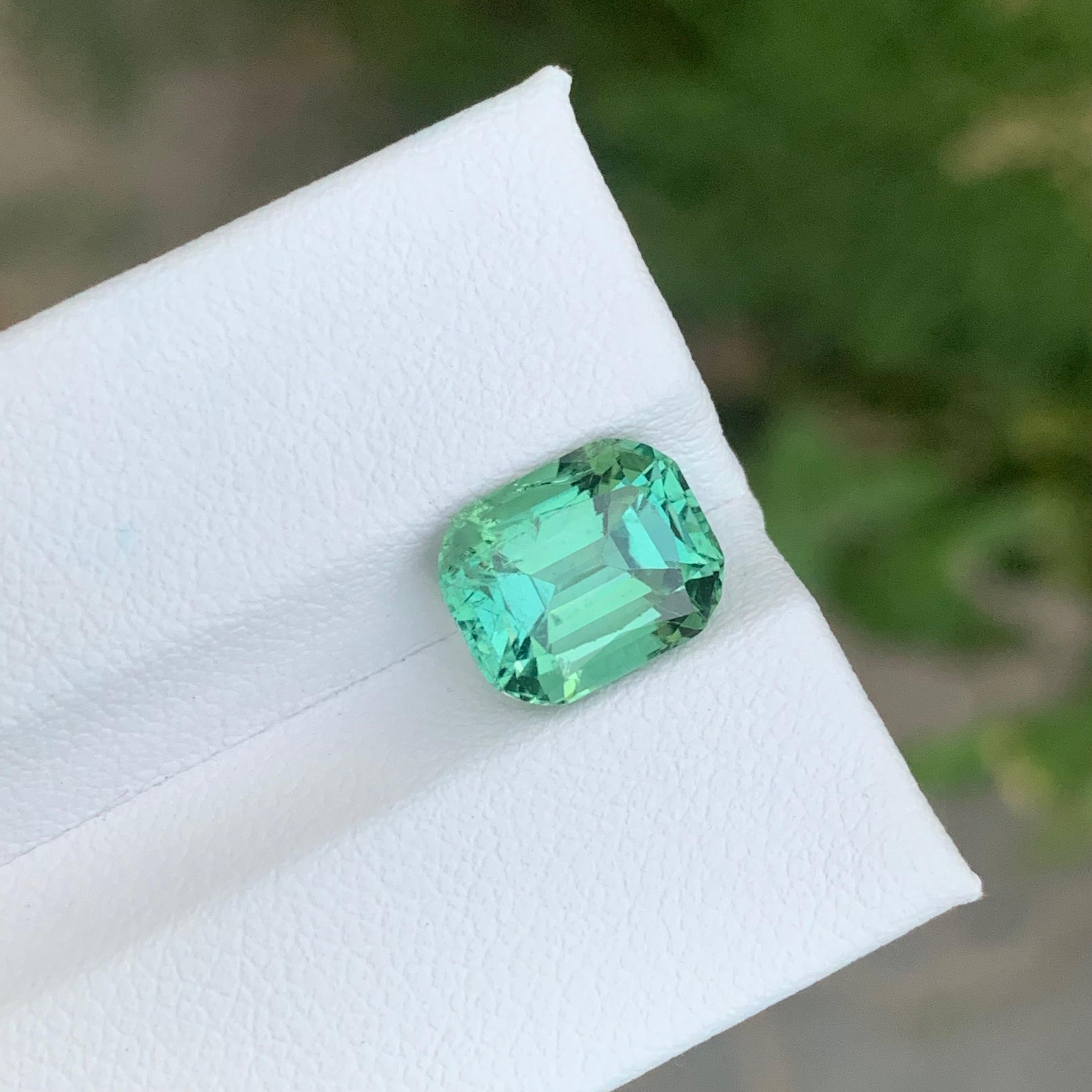 3.95 Carat Natural Loose Bright Green Tourmaline Cushion Shape Gemstone In New Condition For Sale In Peshawar, PK