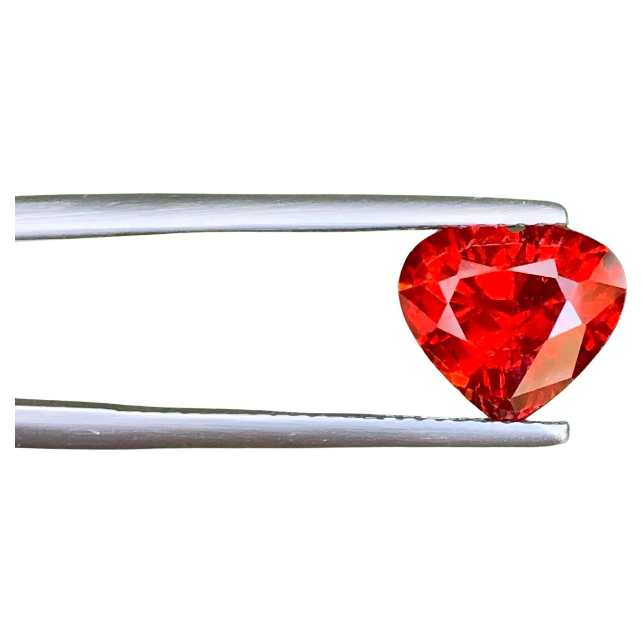 3,95 Karat natürlicher loser leuchtend roter Granat Stein Herzschliff tansanischer Edelstein im Angebot