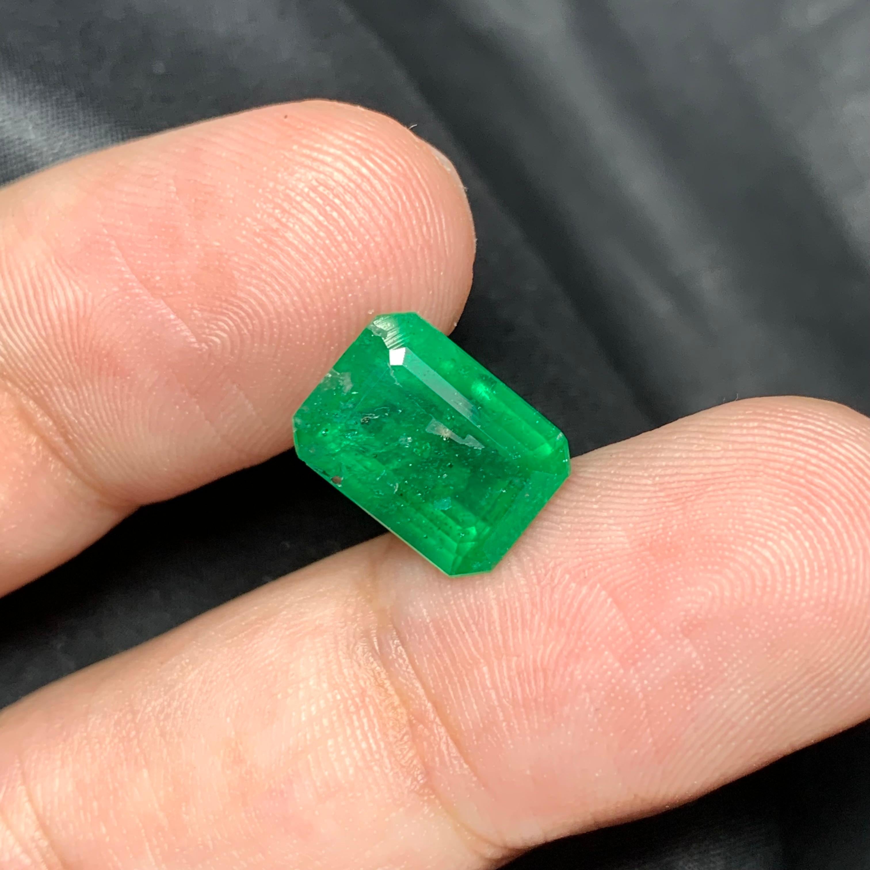 3.95 Carat Natural Loose Emerald Shape Gem For Jewellery Making  For Sale 4