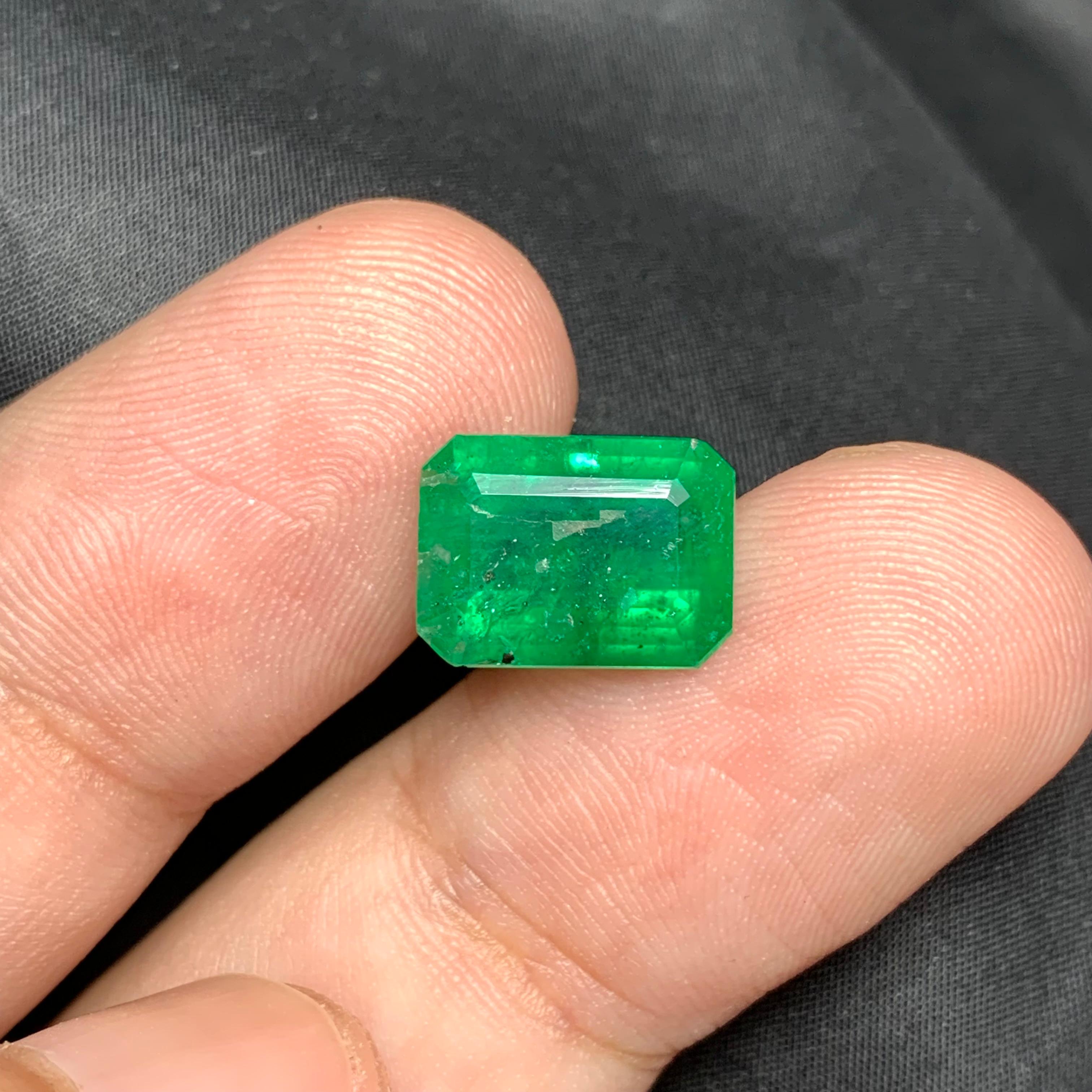 Emerald Cut 3.95 Carat Natural Loose Emerald Shape Gem For Jewellery Making  For Sale