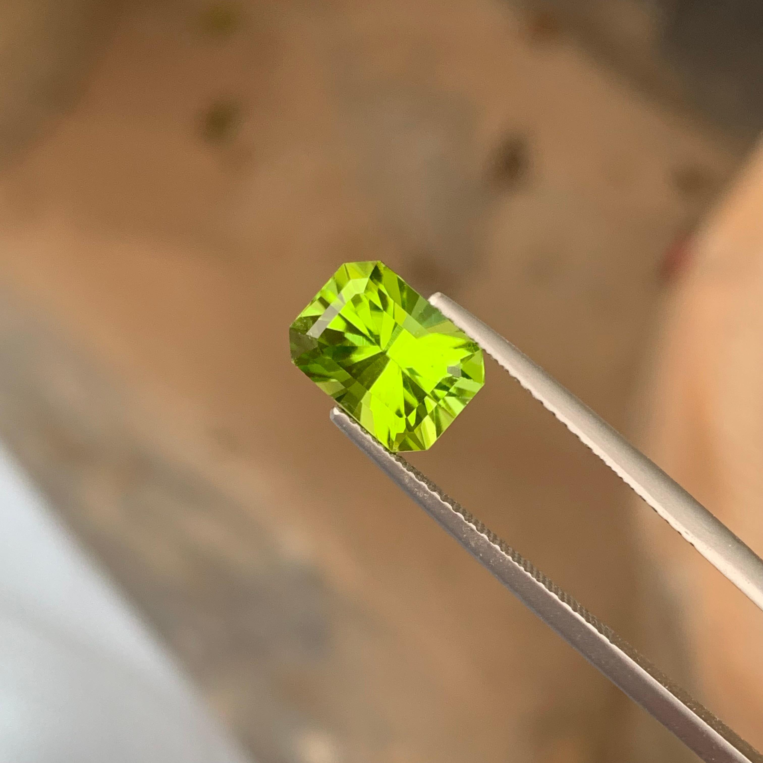 3.95 Carat Natural Loose Fancy Cut Peridot Gemstone for Jewelry Making In New Condition In Peshawar, PK
