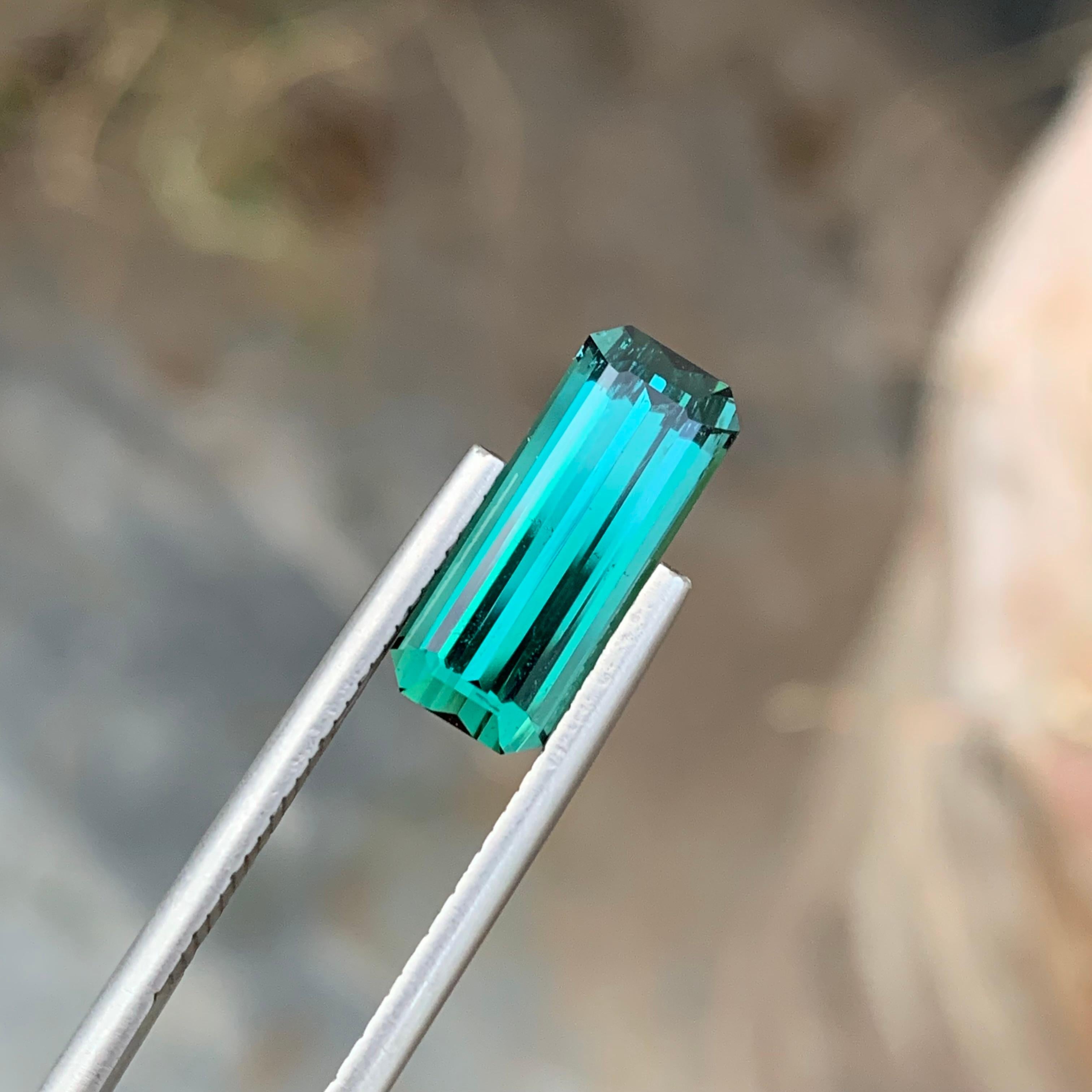 3,95 Karat natürlicher loser Lagoon-Turmalin in langer Smaragdform für Ring im Angebot 4