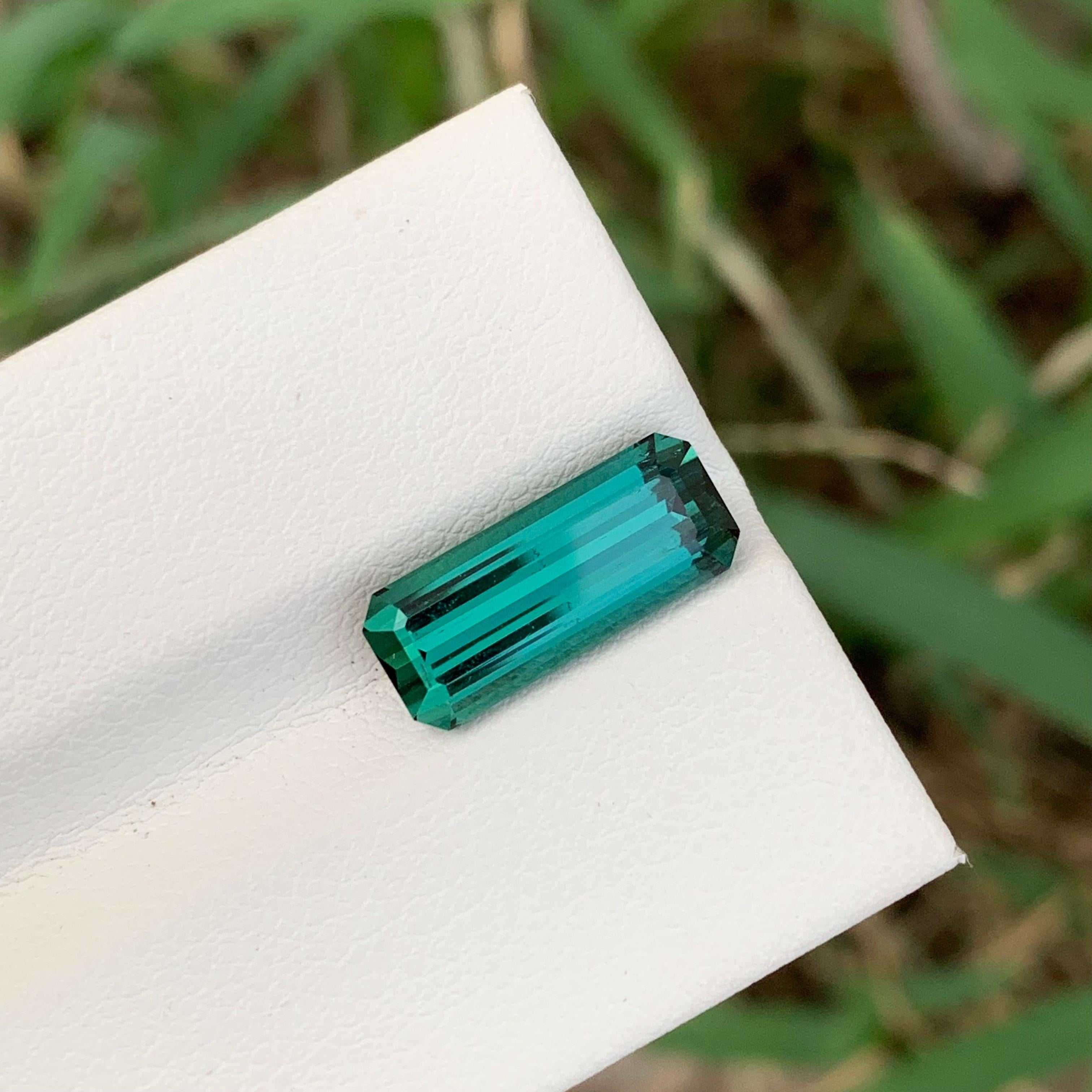 3,95 Karat natürlicher loser Lagoon-Turmalin in langer Smaragdform für Ring im Zustand „Neu“ im Angebot in Peshawar, PK