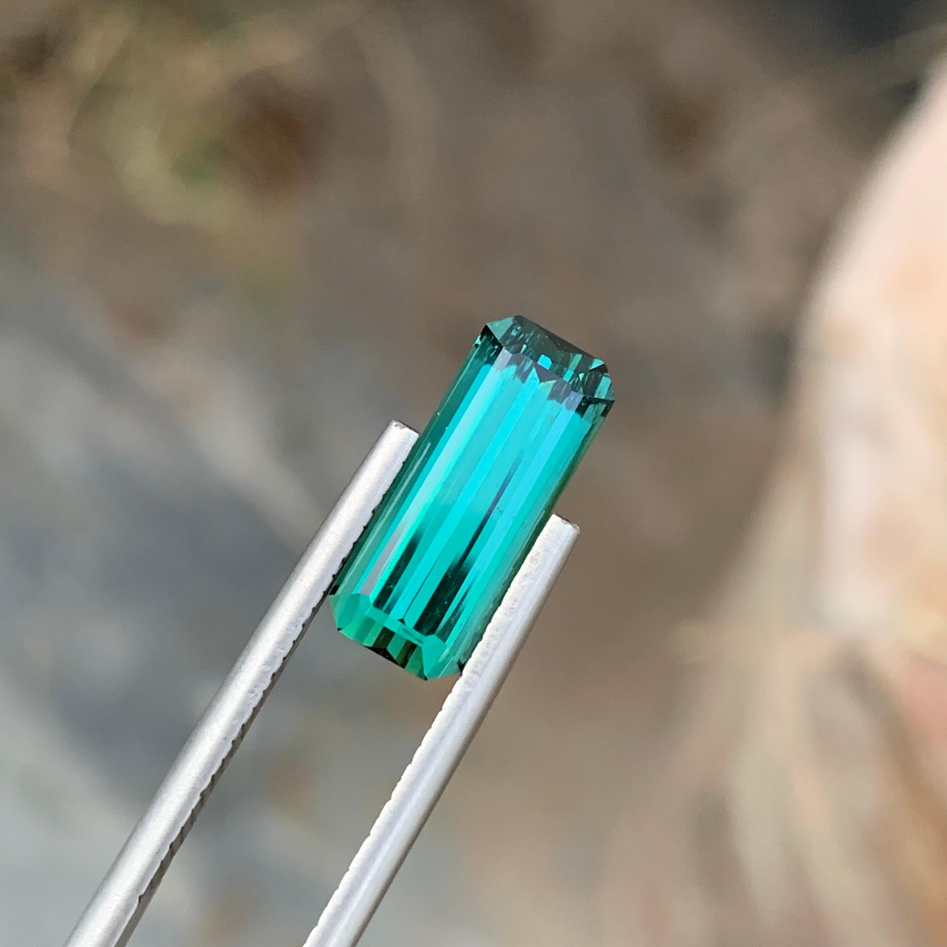3,95 Karat natürlicher loser Lagoon-Turmalin in langer Smaragdform für Ring im Angebot 3