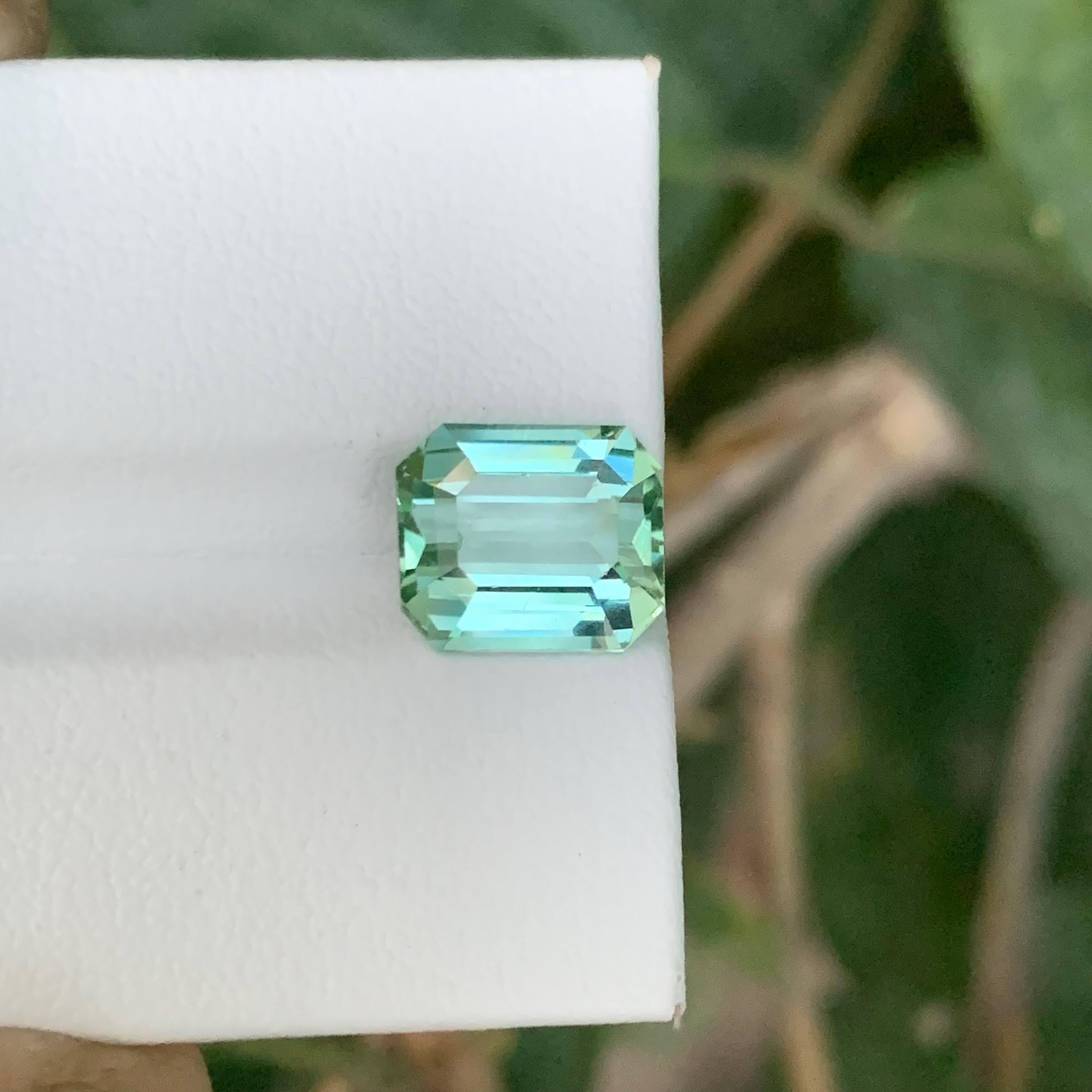 3.95 quilates de turmalina verde clara natural suelta talla esmeralda gema afgana Corte esmeralda en venta