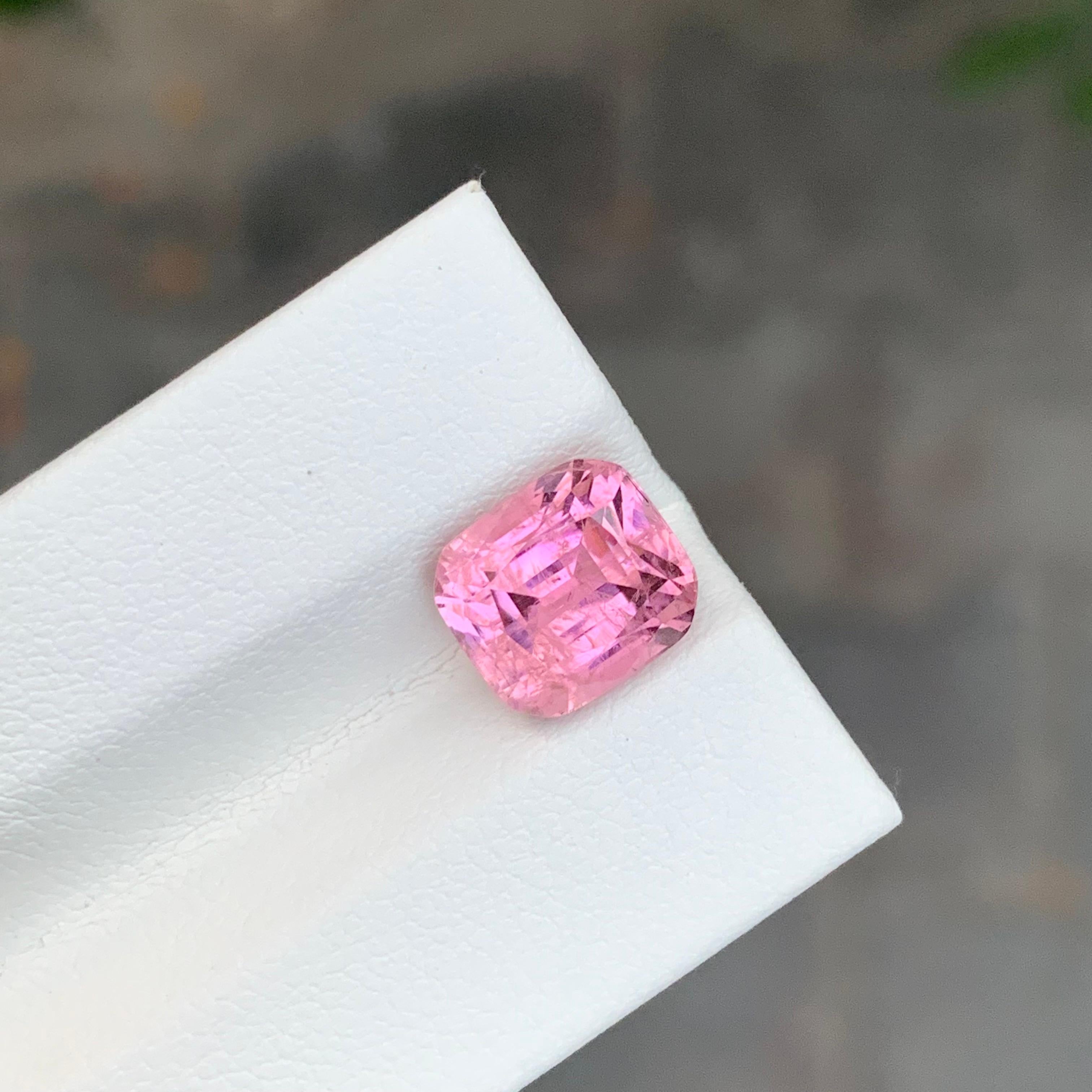 Facettierter rosa Turmalin

Gewicht: 3,95 Karat
Abmessung: 9 x 8.1 x 6.8 Mm
Farbe: Rosa 
Klarheit: Eingeschlossen 
Behandlung: Nicht
Zertifikat: Auf Kundenwunsch
Die Form: Kissen


Der Turmalin ist ein faszinierender Edelstein, der für seine