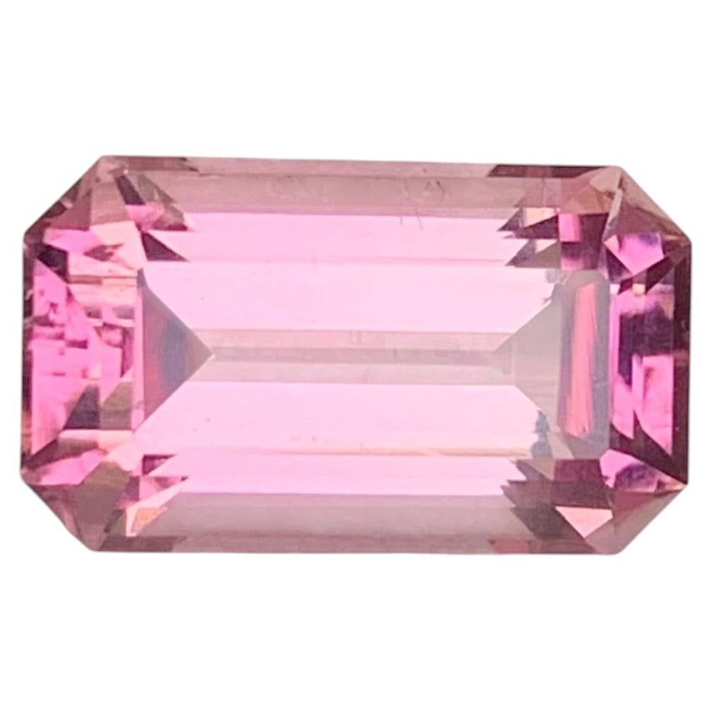 Gema suelta de turmalina rosa natural de 3.95 quilates en forma de esmeralda