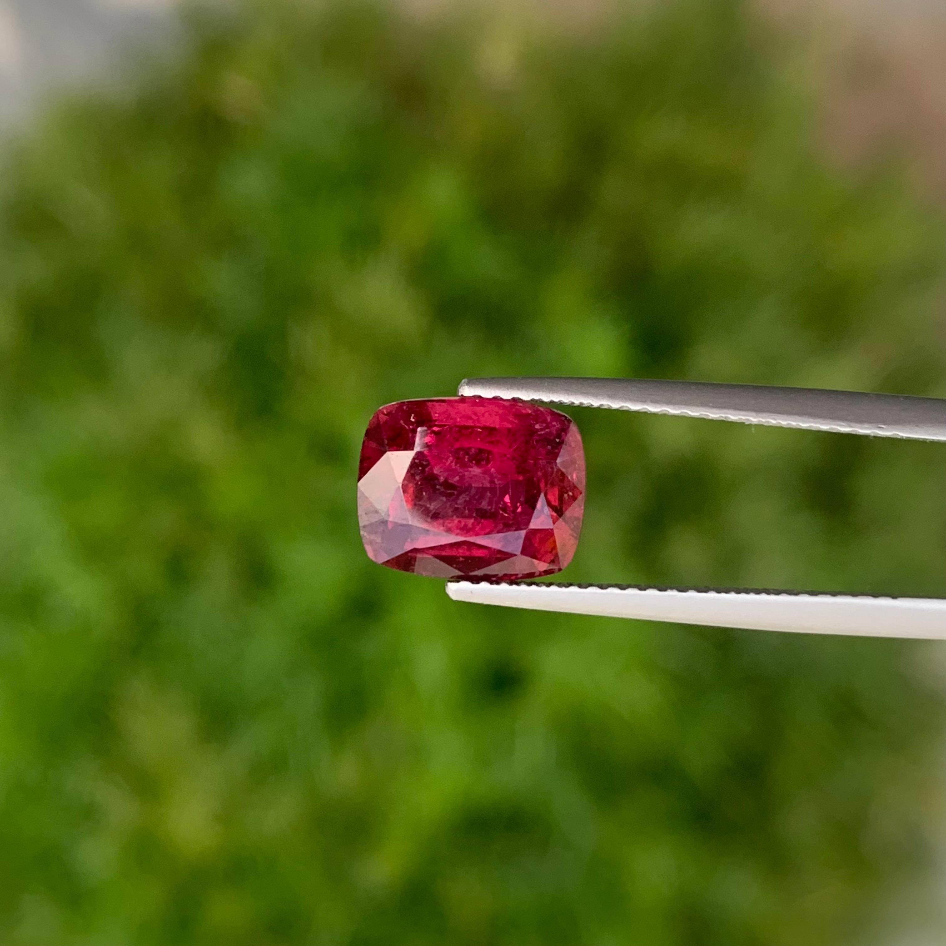 Women's or Men's 3.95 Carat Natural Red Loose Rubellite Tourmaline Ring Gemstone For Sale