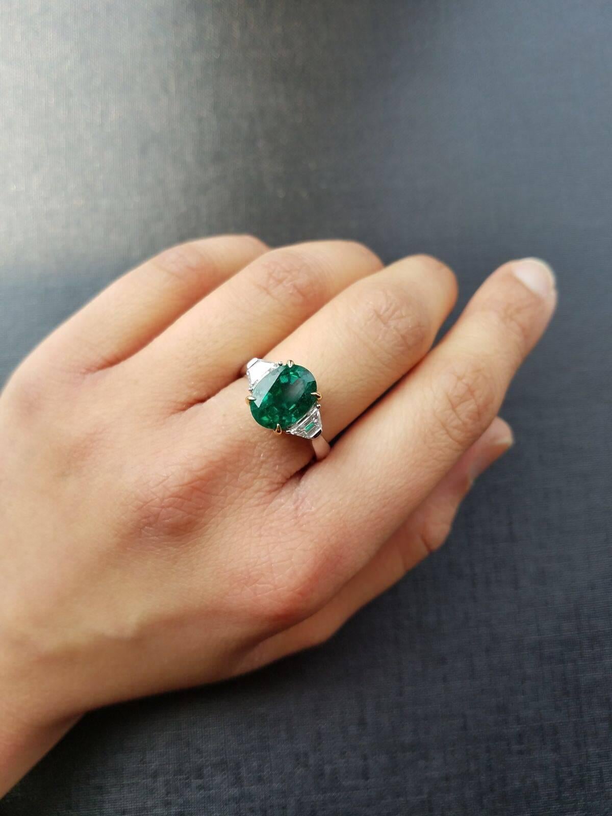 3.95 Carat Oval Emerald and Diamond Three-Stone Ring In New Condition In Bangkok, Thailand