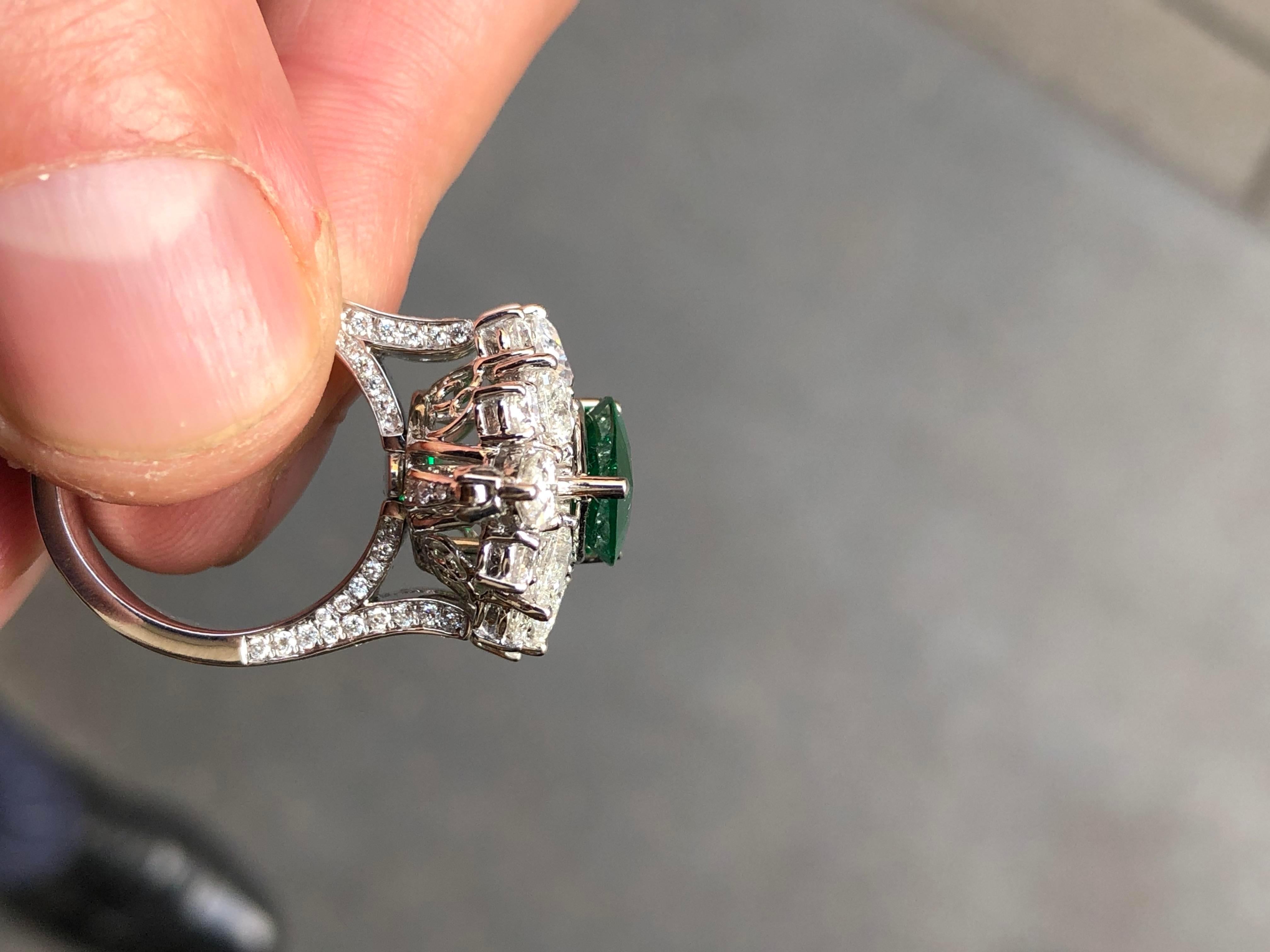 3.95 Carat Pear Cut Colombian Emerald Ring with Detachable Diamond Adorned Shank In New Condition For Sale In London, GB