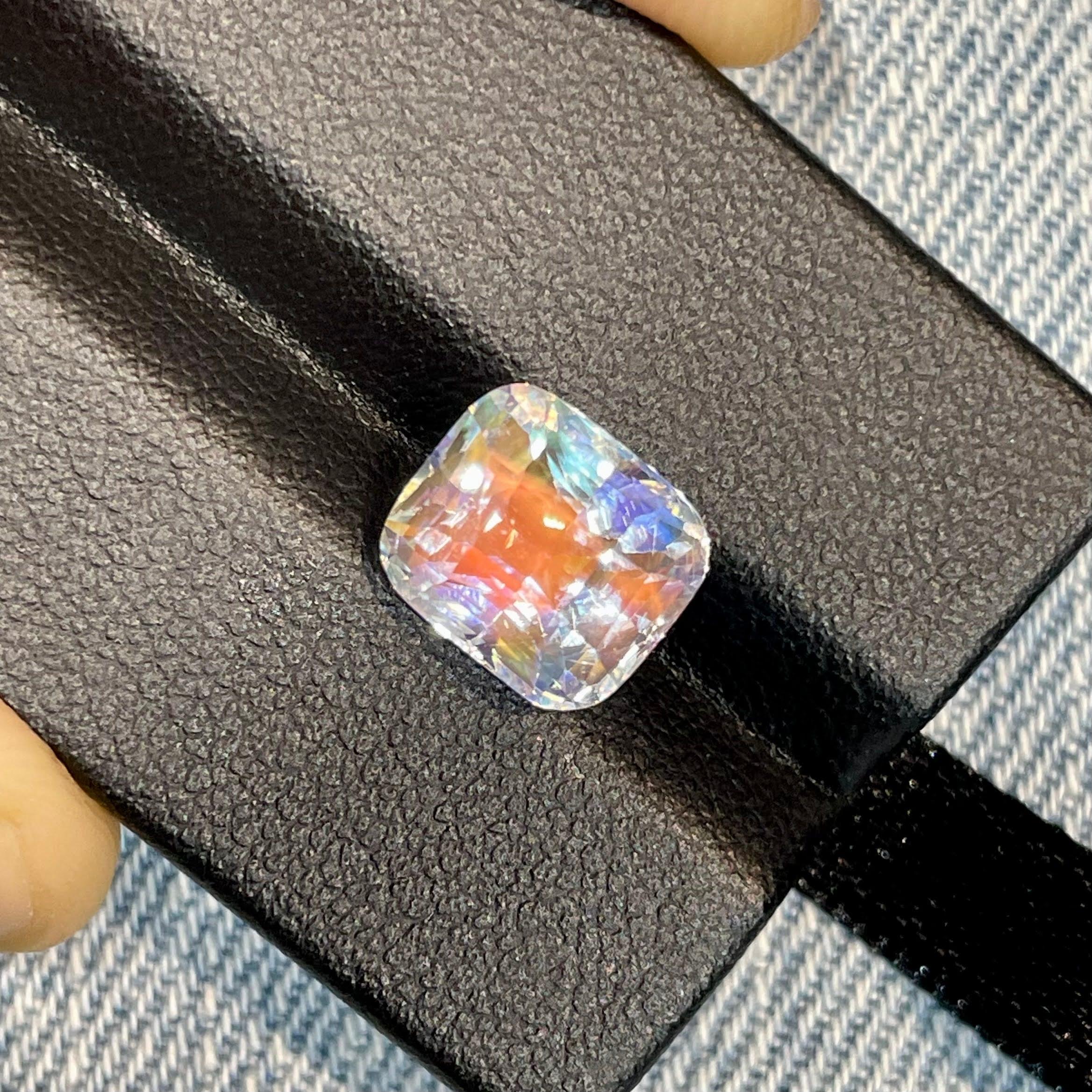 3,95 quilates Piedra lunar facetada talla cojín Piedra preciosa natural de la India en Nuevo Estado en Bangkok, TH