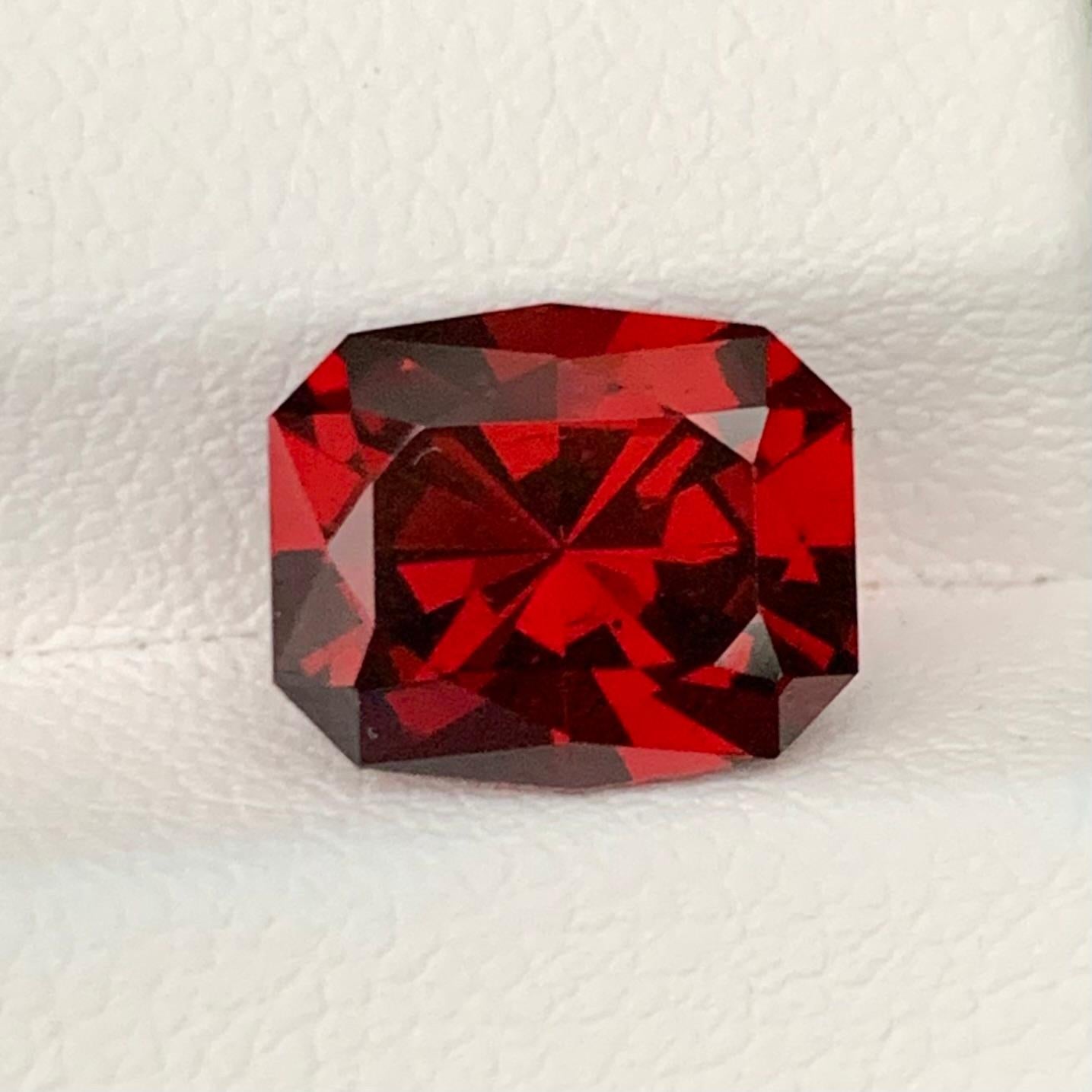 3.95 Carats Fancy Cut Loose Rhodolite Garnet Natural Gemstone For Sale 3