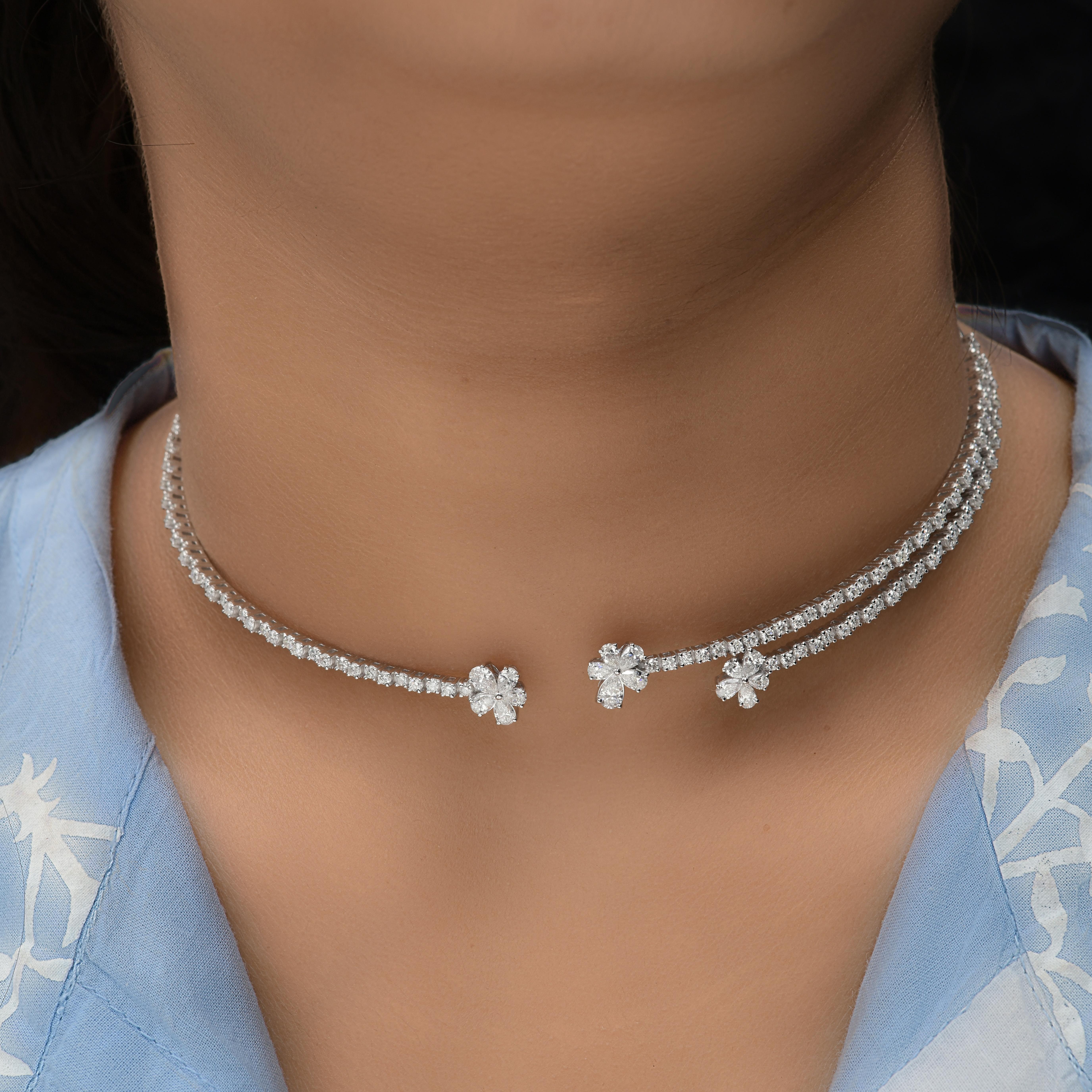 Collar Gargantilla Floral de Diamantes Naturales de 3,95 Quilates Oro Blanco de 14 Kilates Elaborado en lujoso oro blanco de 18 quilates, el collar presenta una elegante y esbelta banda adornada con una delicada hilera de diamantes brillantes