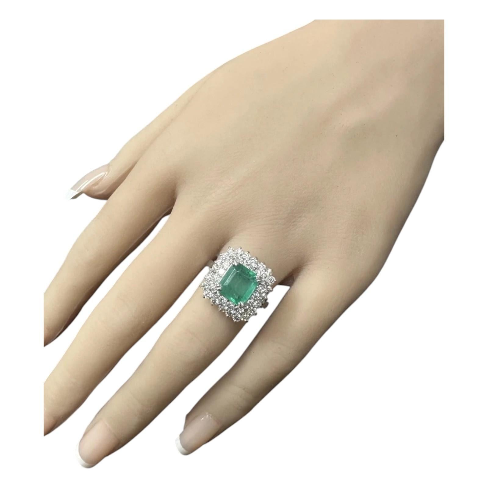 Women's 3.95 Carats Natural Emerald and Diamond 14K Solid White Gold Ring For Sale