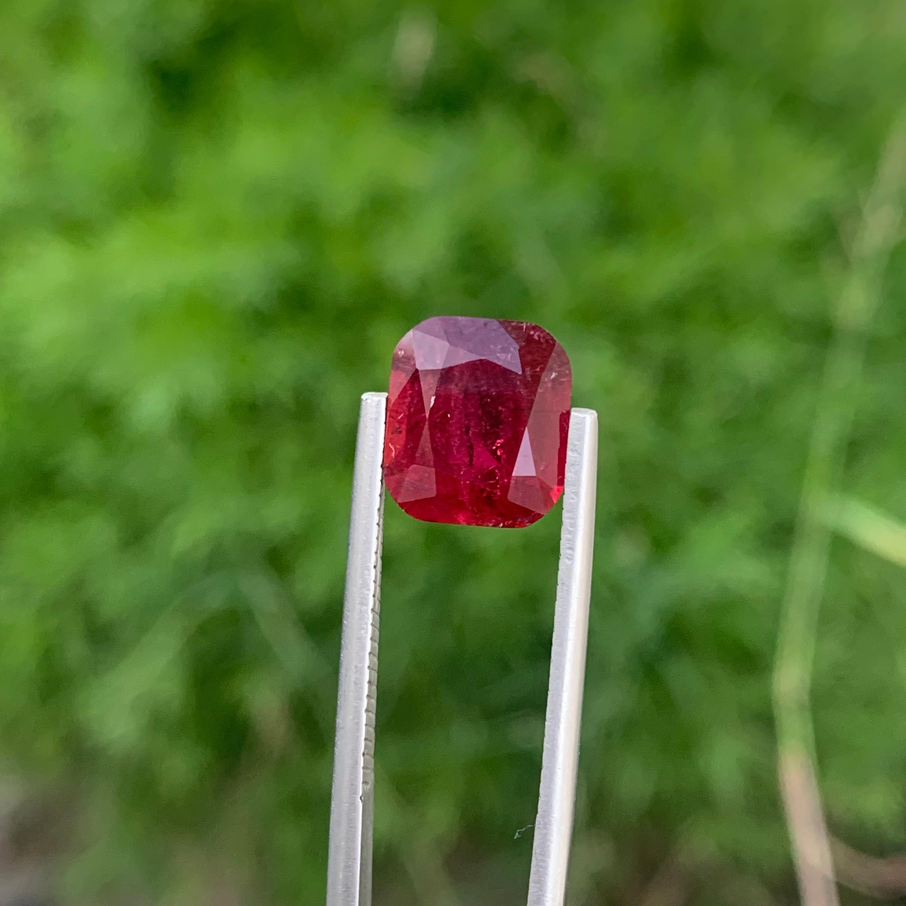 3.95 Carats Natural Loose Rubellite Tourmaline Gemstone  In New Condition For Sale In Peshawar, PK
