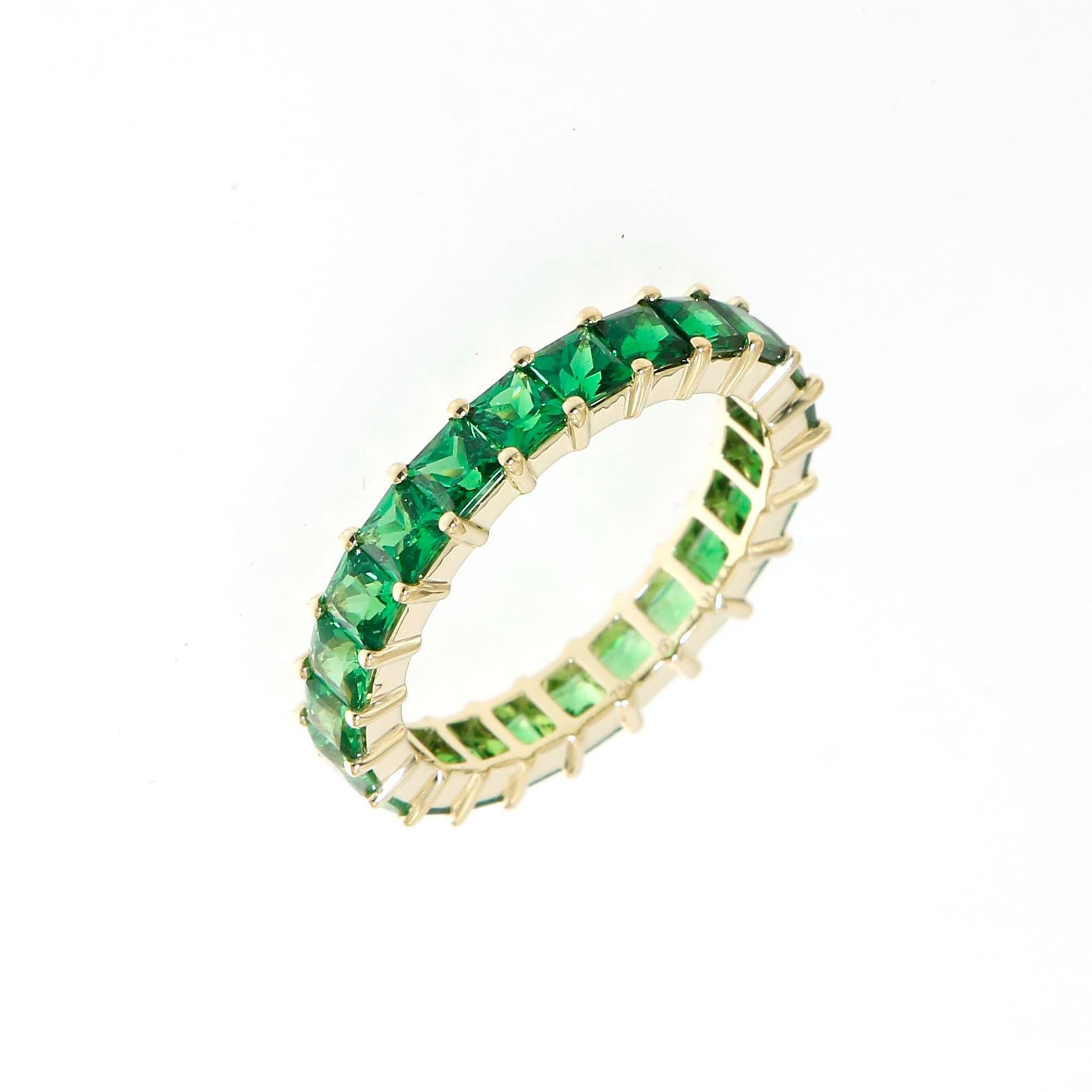 For Sale:  3.95 Carats Square Cut Tsavorite Eternity Band with Fading Color in Yellow Gold 2