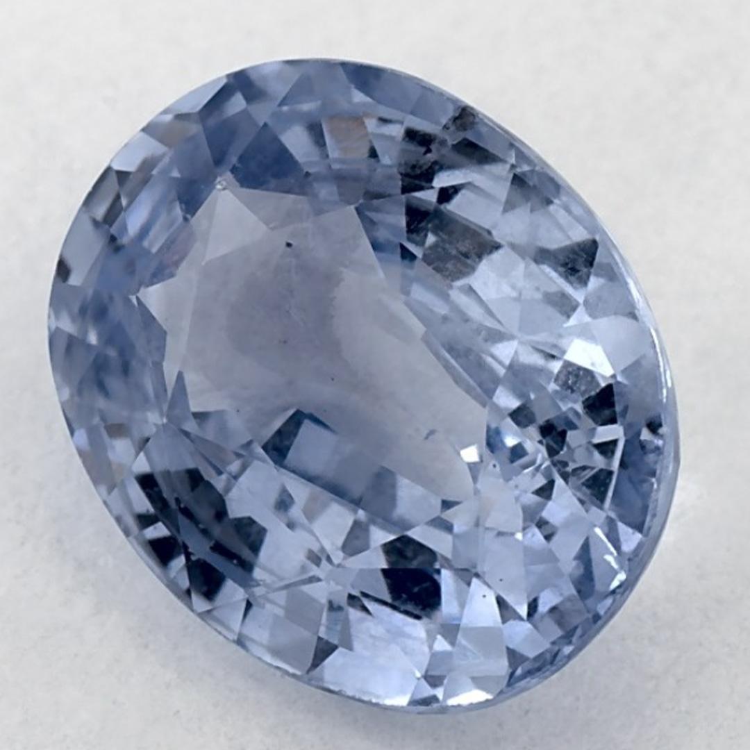 Questo zaffiro blu naturale offre eleganza e raffinatezza. Con la sua ricca saturazione del colore e il taglio preciso, è il centro perfetto per un anello di fidanzamento o un design di gioielli di lusso.

Questo zaffiro proviene dallo Sri Lanka