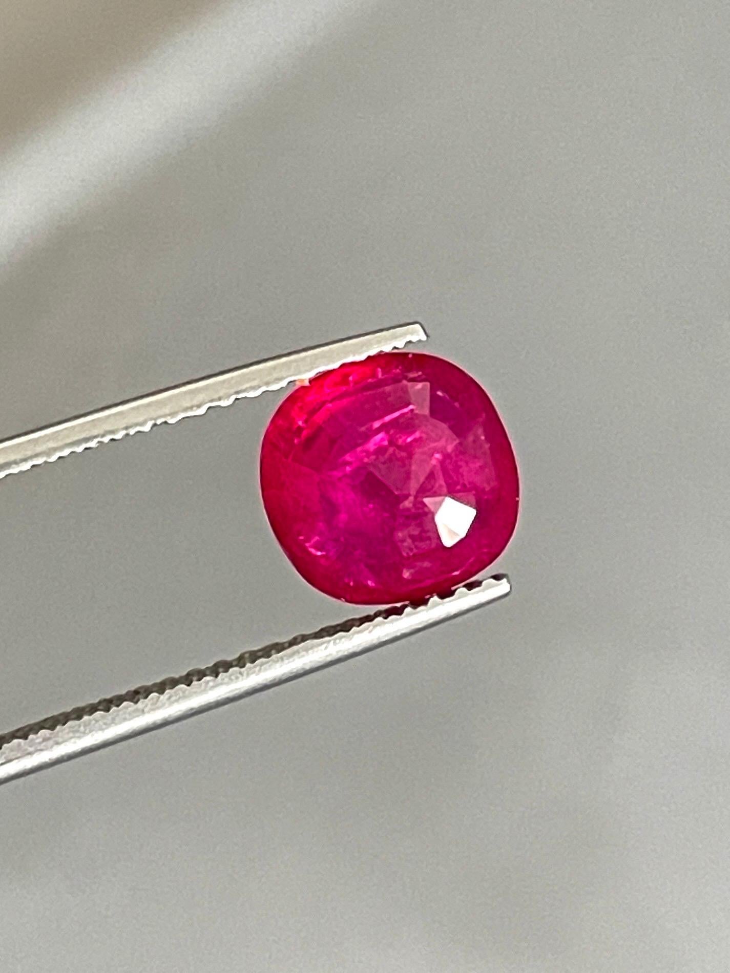 3,95 carati di rubino naturale non riscaldato di Mogok, colore rosso di Burma. 

DESCRIZIONE DELLA GEMMA
Specie:   Nature Corumdum
Varietà:  Rubino naturale
Peso:  3,95 Ct
Colore:  Rosso 
Tagliare:  Eccellente 
Chiarezza:   Occhi puliti ~ VVS