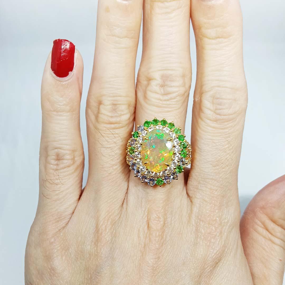 3.95 cts Opal Ring. Sterling Silver on 18K Plated For Sale 2