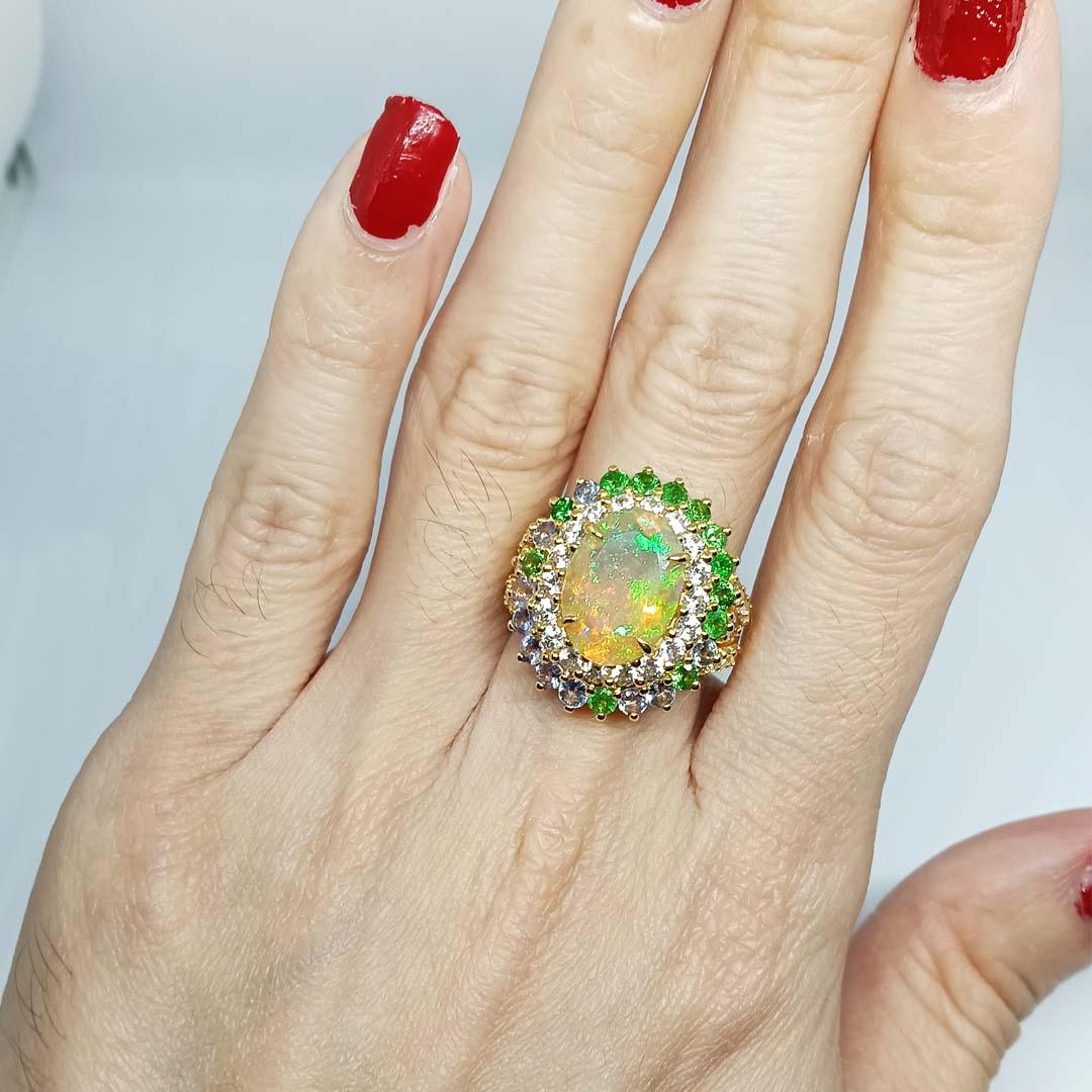 3.95 cts Opal Ring. Sterling Silver on 18K Plated For Sale 3