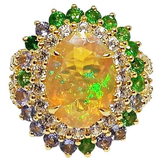 Anillo de ópalo de 3,95 cts. Plata de ley sobre chapado de 18 quilates