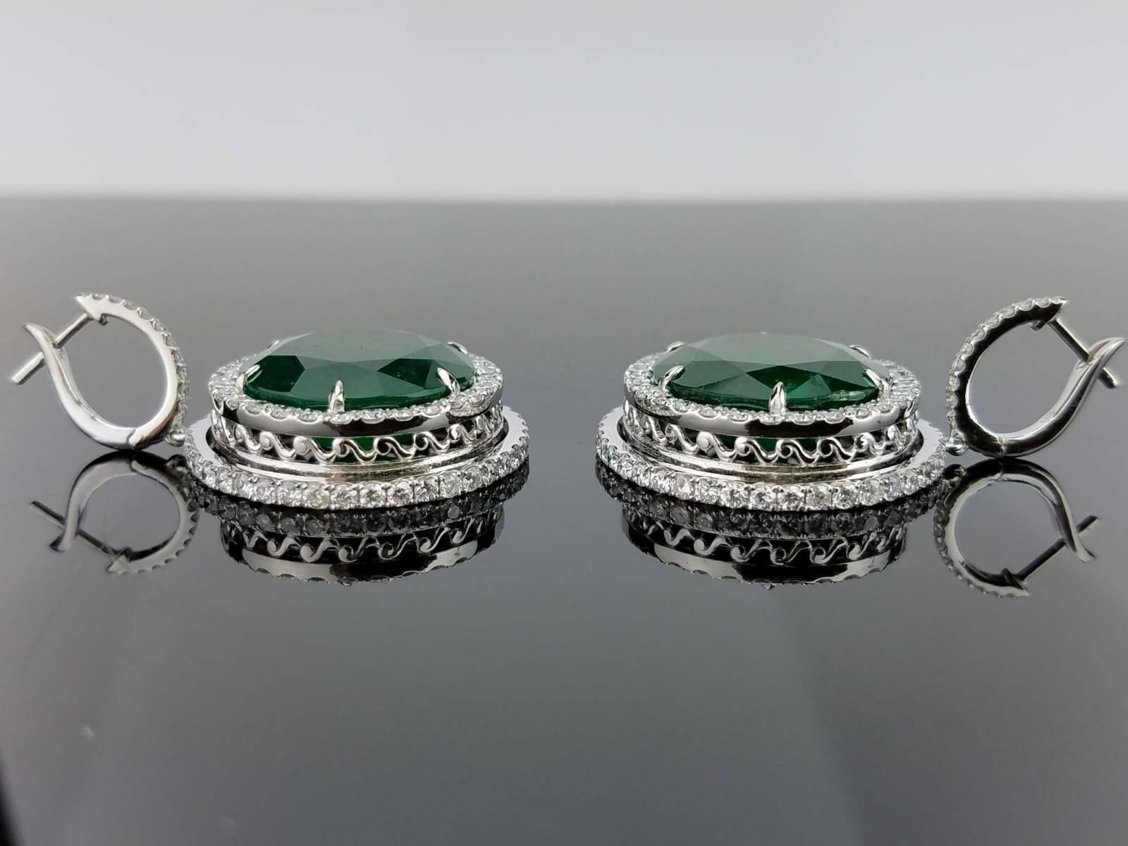 Art Deco 39.53 Carat Emerald and Diamond 18 Karat Dangle Earring