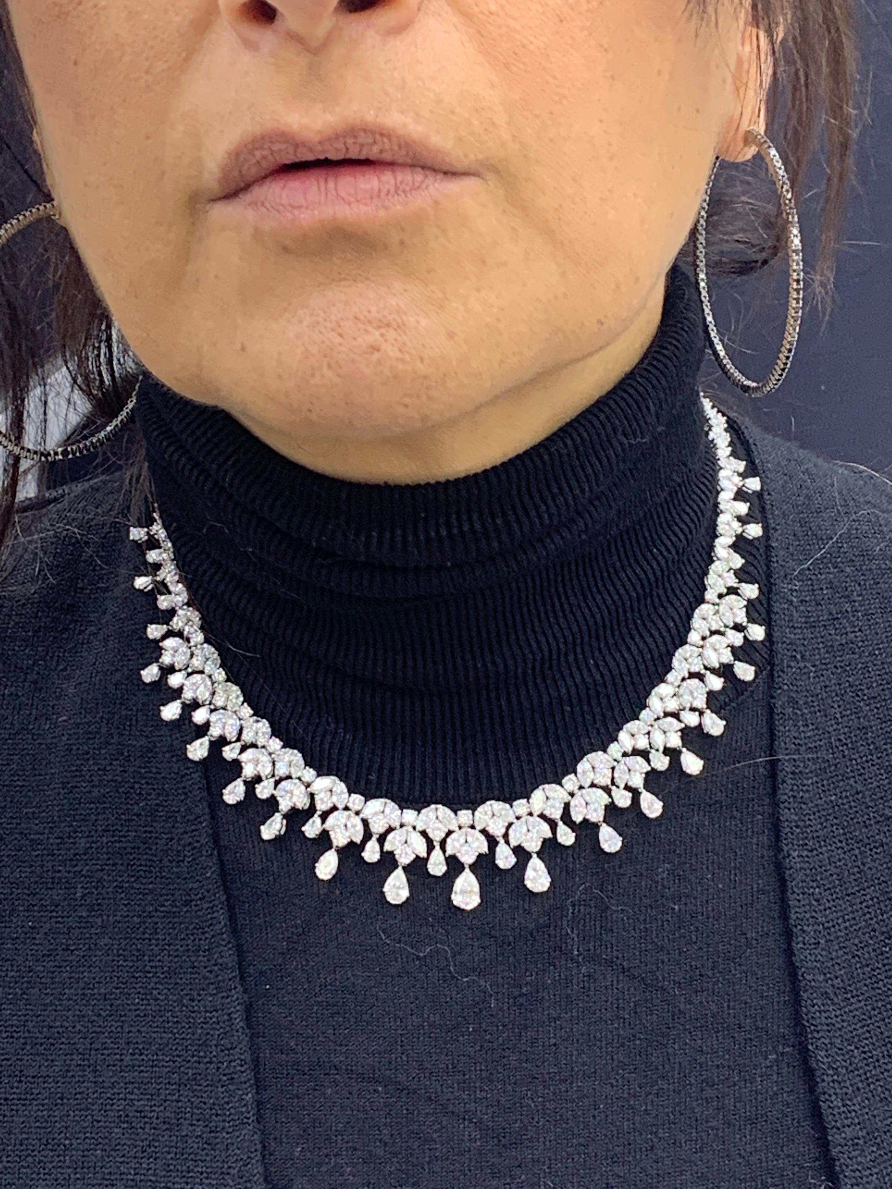 Collier à franges graduées en or blanc 18 carats avec diamants de 43,23 carats en vente 9