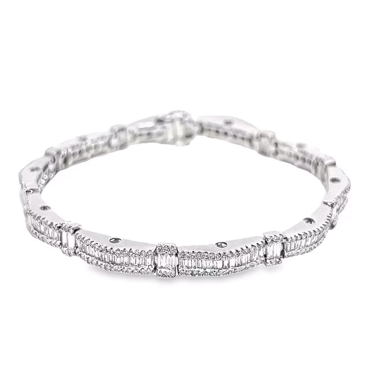 Baguette und runde Diamanten Tennis-Armband mit 4,11CT, G-H Farbe, VS Klarheit. Dieses einzigartige Tennisarmband ist in 18 Karat Weißgold gefasst.

Diamant: 4.11CT  Baguette und runder Brillant  G-H  VS2-SI1
MATERIAL: 18K Weißgold

Ausschließlich