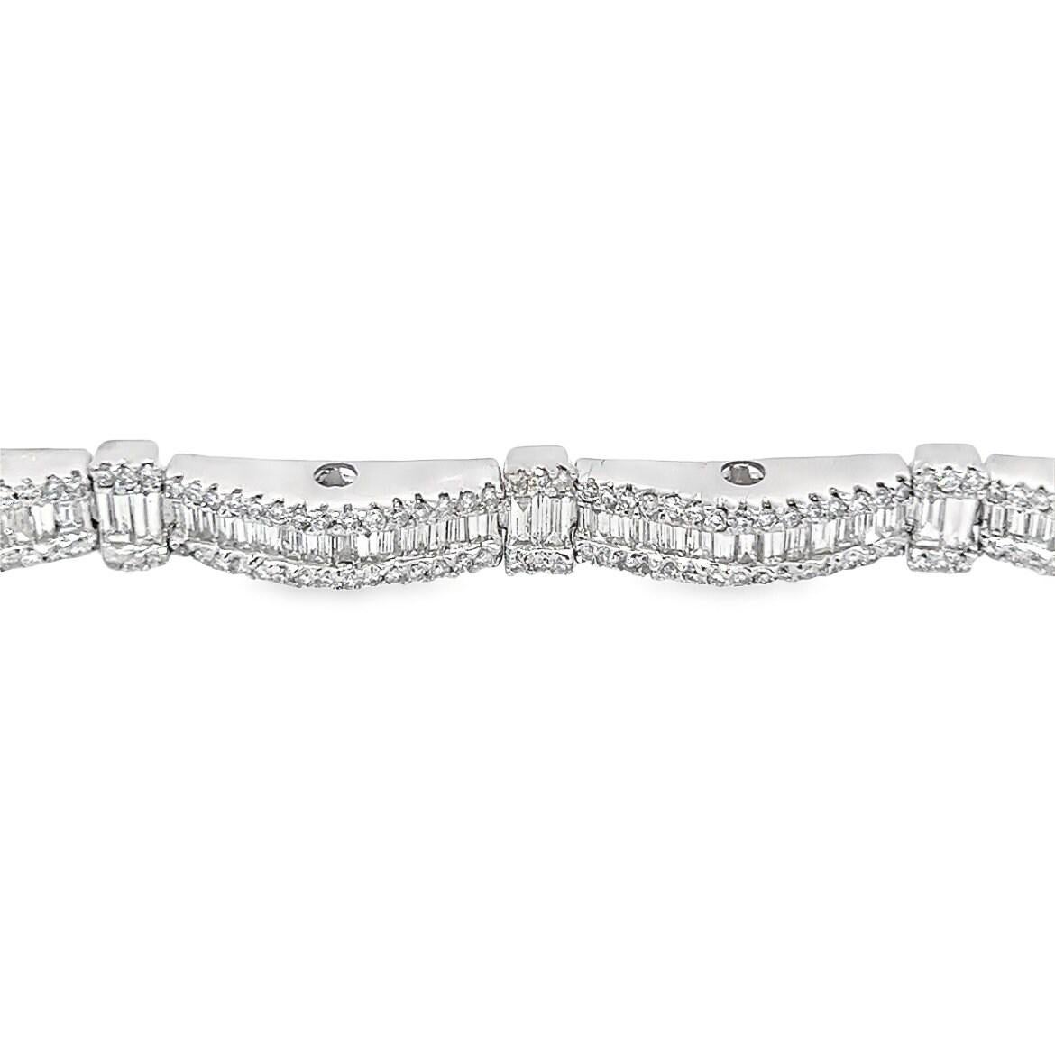 3,95 Karat Baguette & runder Brillant Diamant-Tennisarmband, gefasst in 18K Weißgold (Baguetteschliff) im Angebot