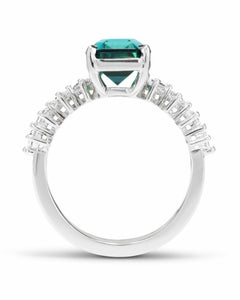 3,95 ct. Bague en or blanc 18 carats avec tourmaline lagon et diamant