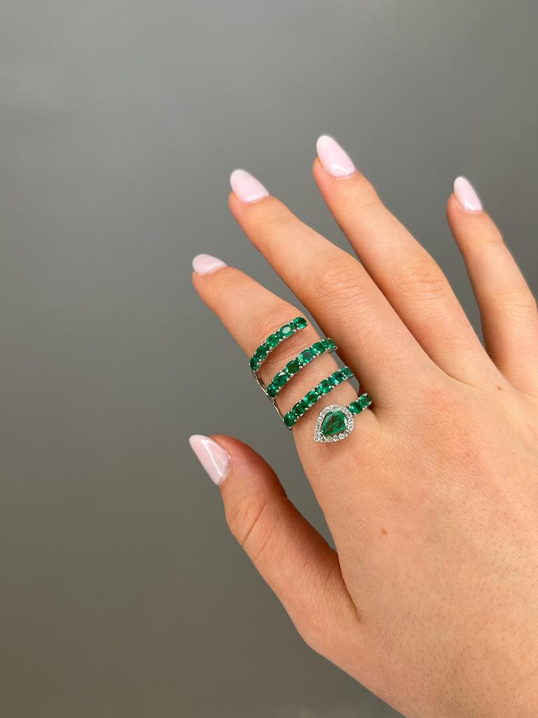 Contemporary 3.95 Carats Emerald Diamond 18k Gold Spiral Ring For Sale