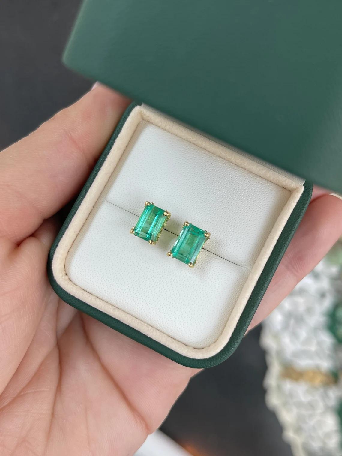 3.95tcw 14K Fleur De Lis Emerald Cut Colombian Emerald Gold Stud Earrings 585 For Sale 1