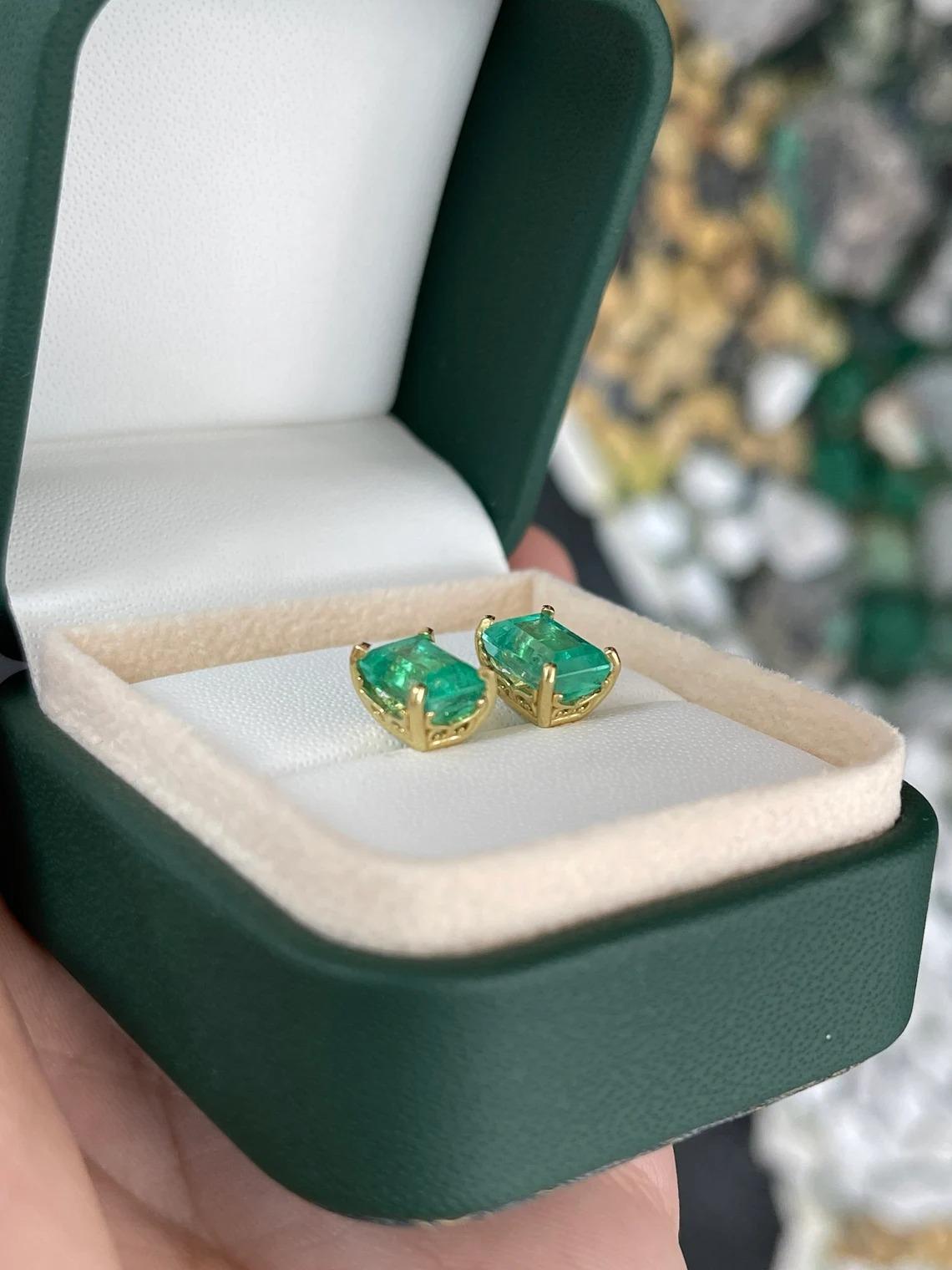 3.95tcw 14K Fleur De Lis Emerald Cut Colombian Emerald Gold Stud Earrings 585 For Sale 3