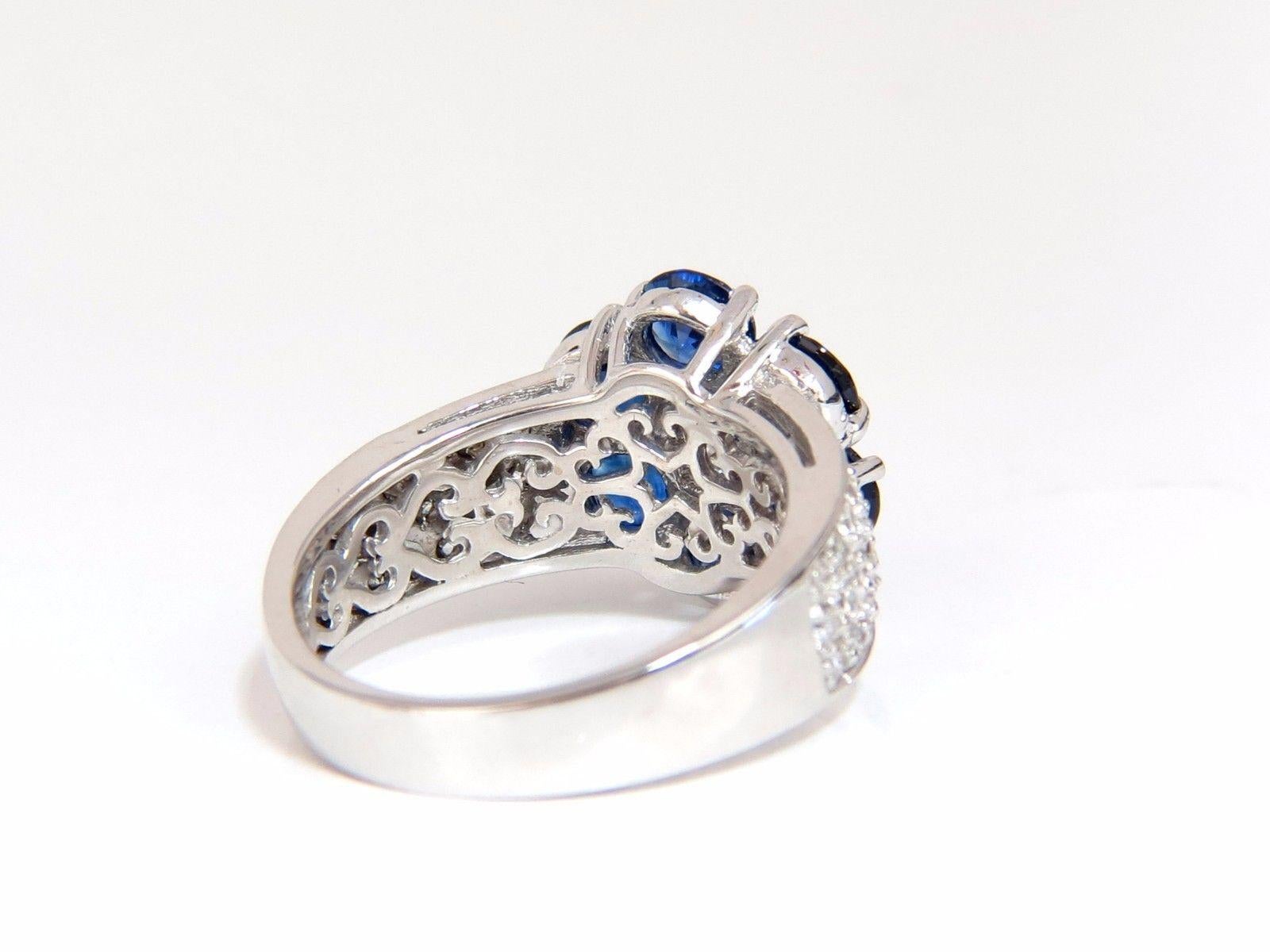 3.96 Carat Natural Sapphires Diamond Cluster Ring 14 Karat Royal Blue Floretta For Sale 2