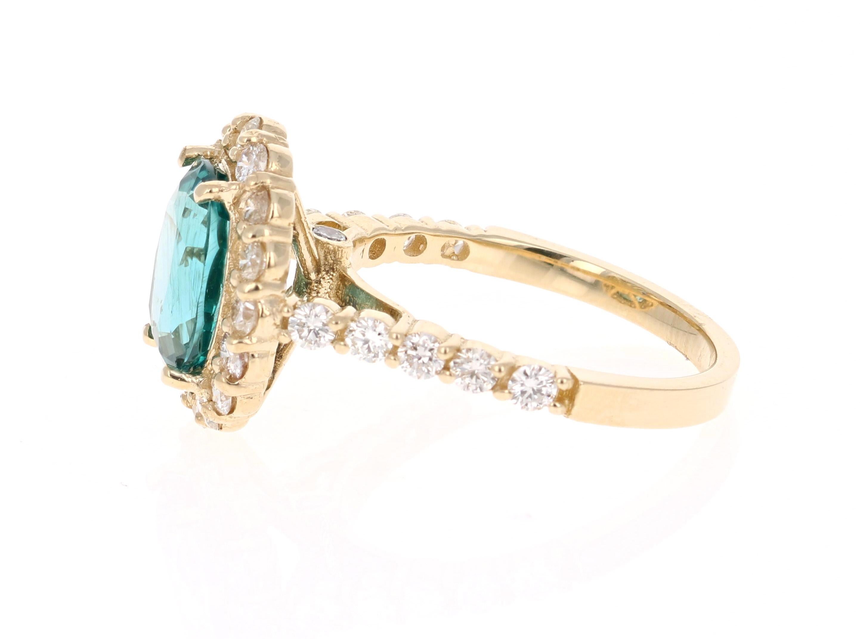 Contemporary 3.96 Carat Apatite Diamond Yellow Gold Ring For Sale