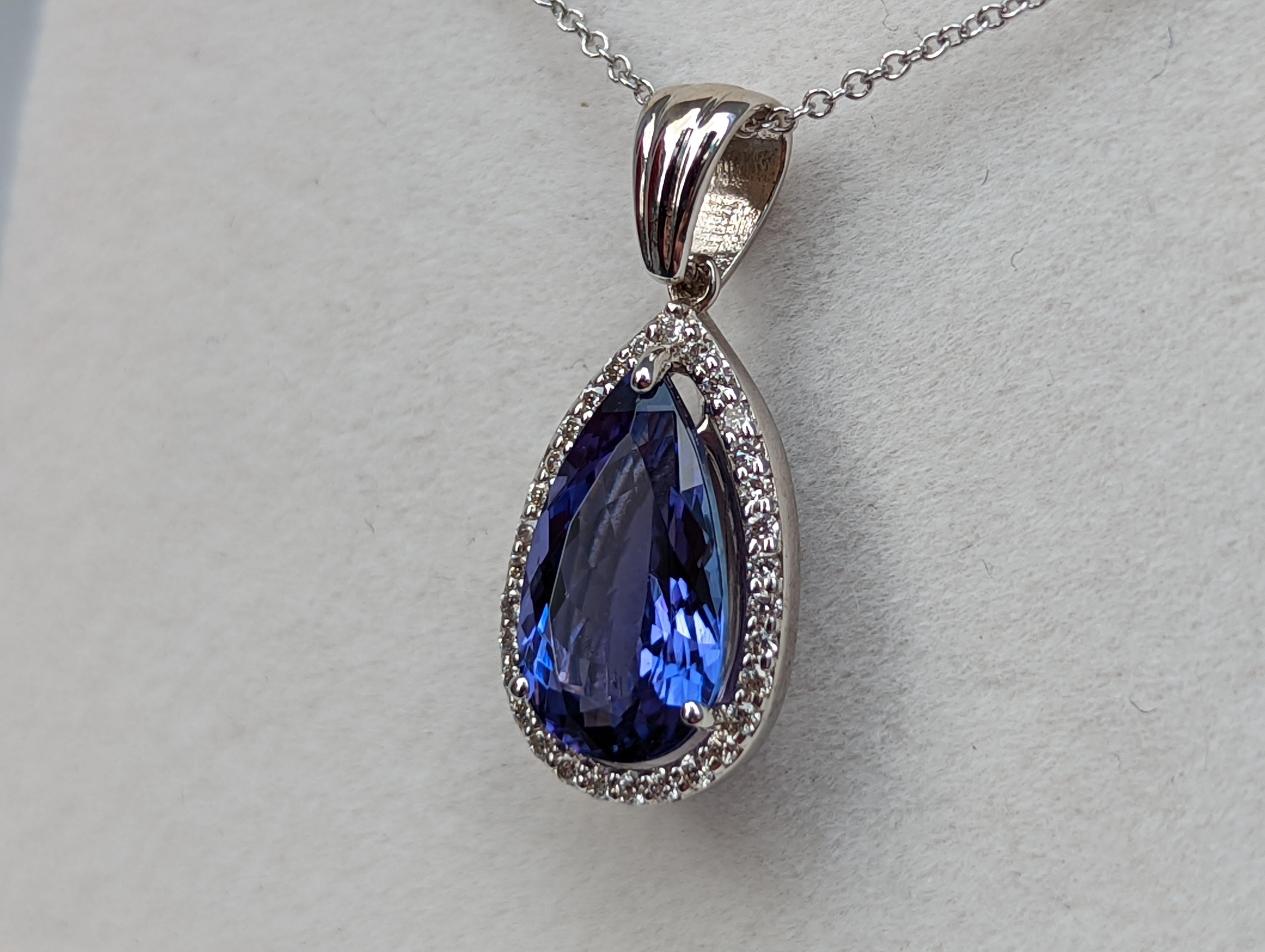 3.96 Carat Tanzanite and 0.25 Ct Diamonds, 14 Kt. White Gold, Pendant Necklace In New Condition In Ramat Gan, IL