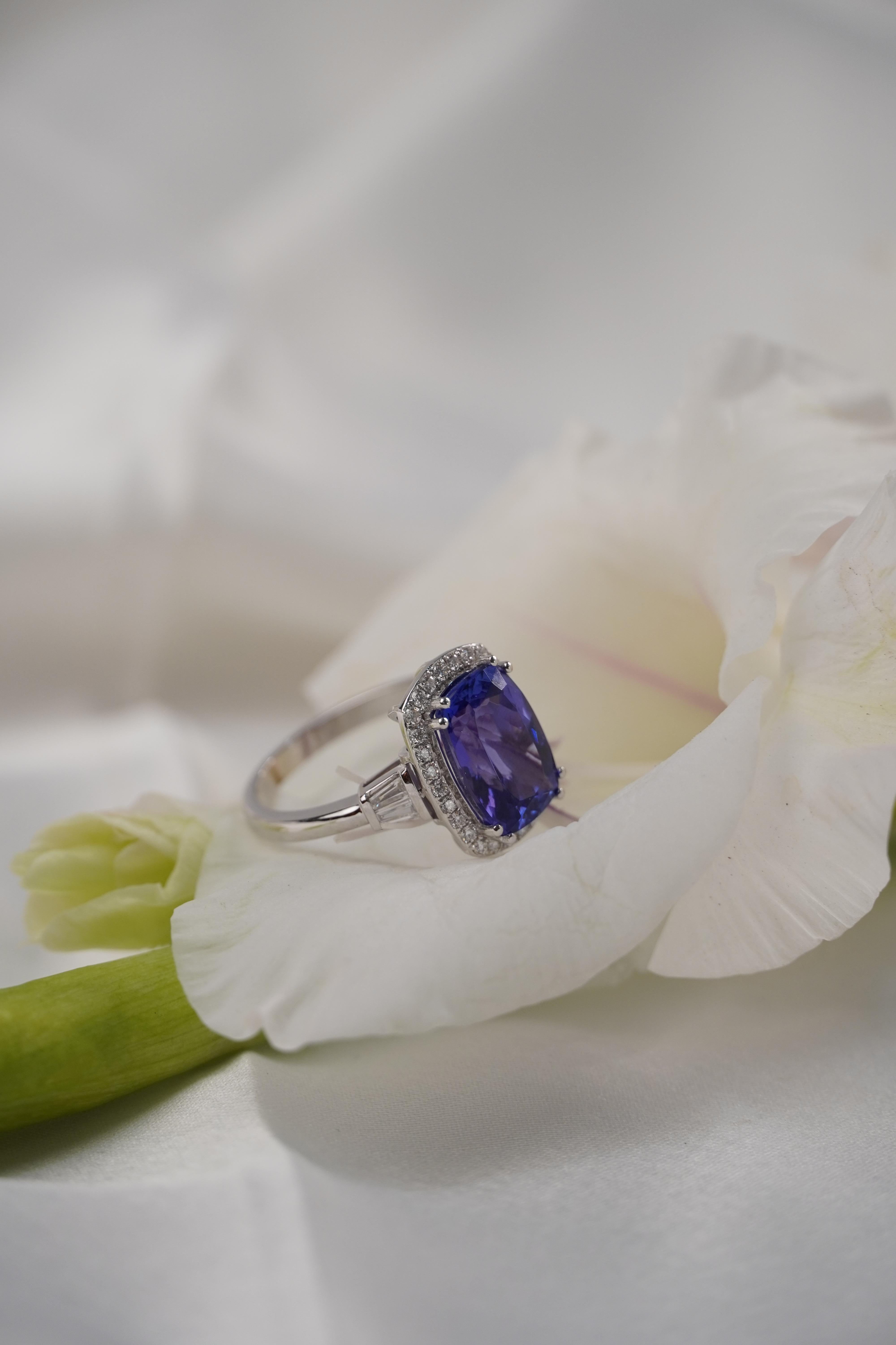 For Sale:  Tanzanite with Diamonds in 18K White Gold Cocktail Ring 4