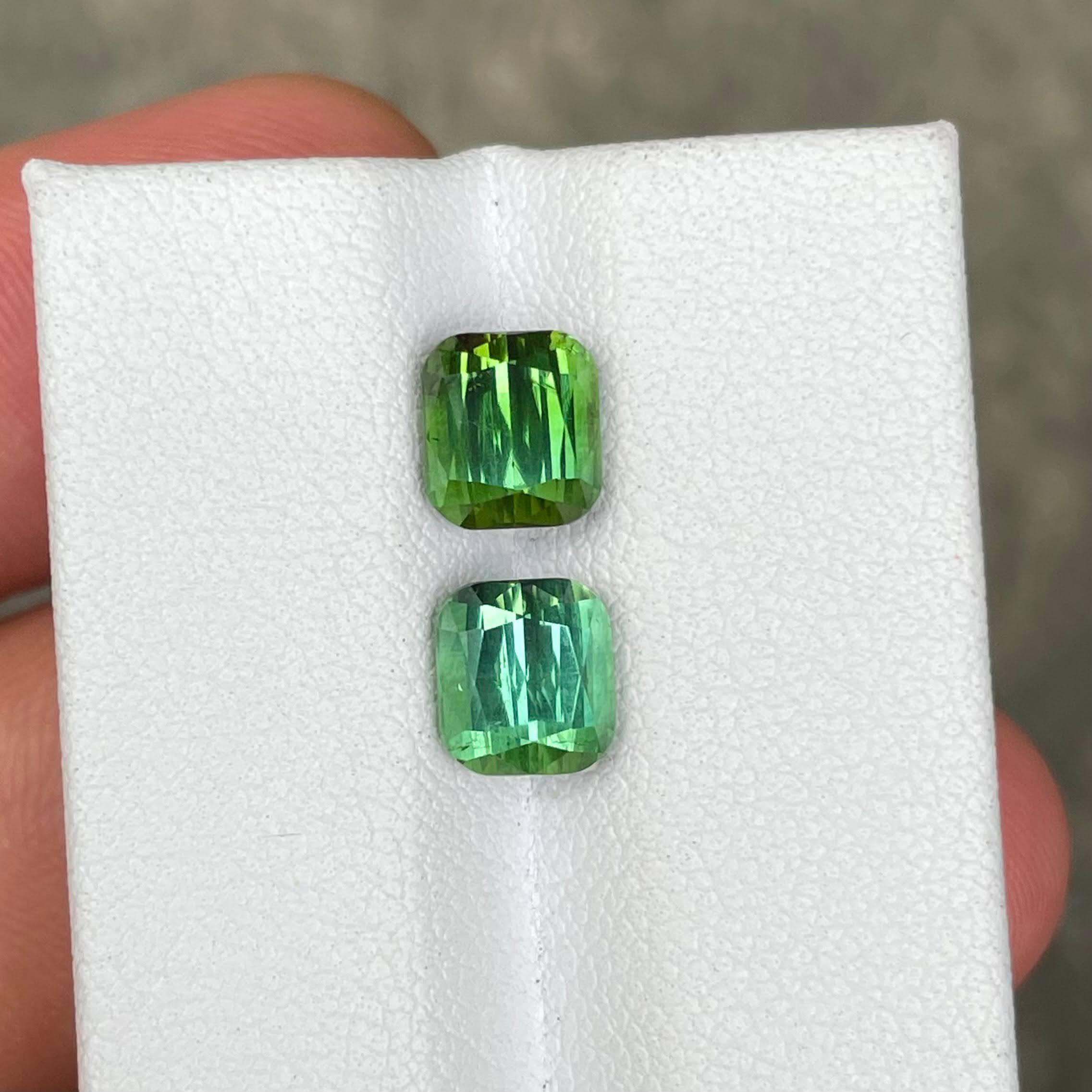 3,96 Karat Grüner Turmalin Stein Paar Cushion Cut Afghan Edelstein im Zustand „Neu“ in Bangkok, TH