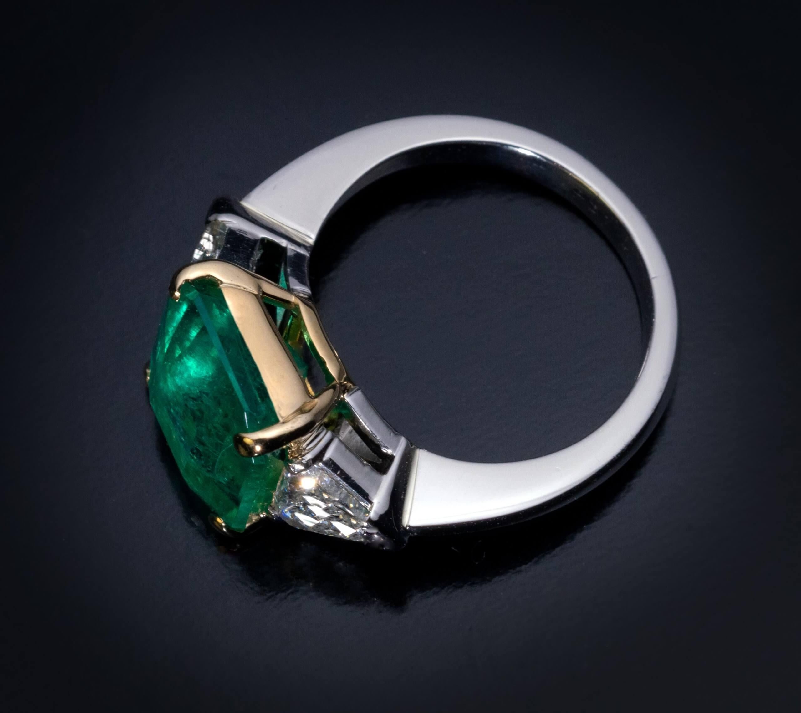 Trillion Cut 3.96 Ct Colombian Emerald Diamond Engagement Ring For Sale