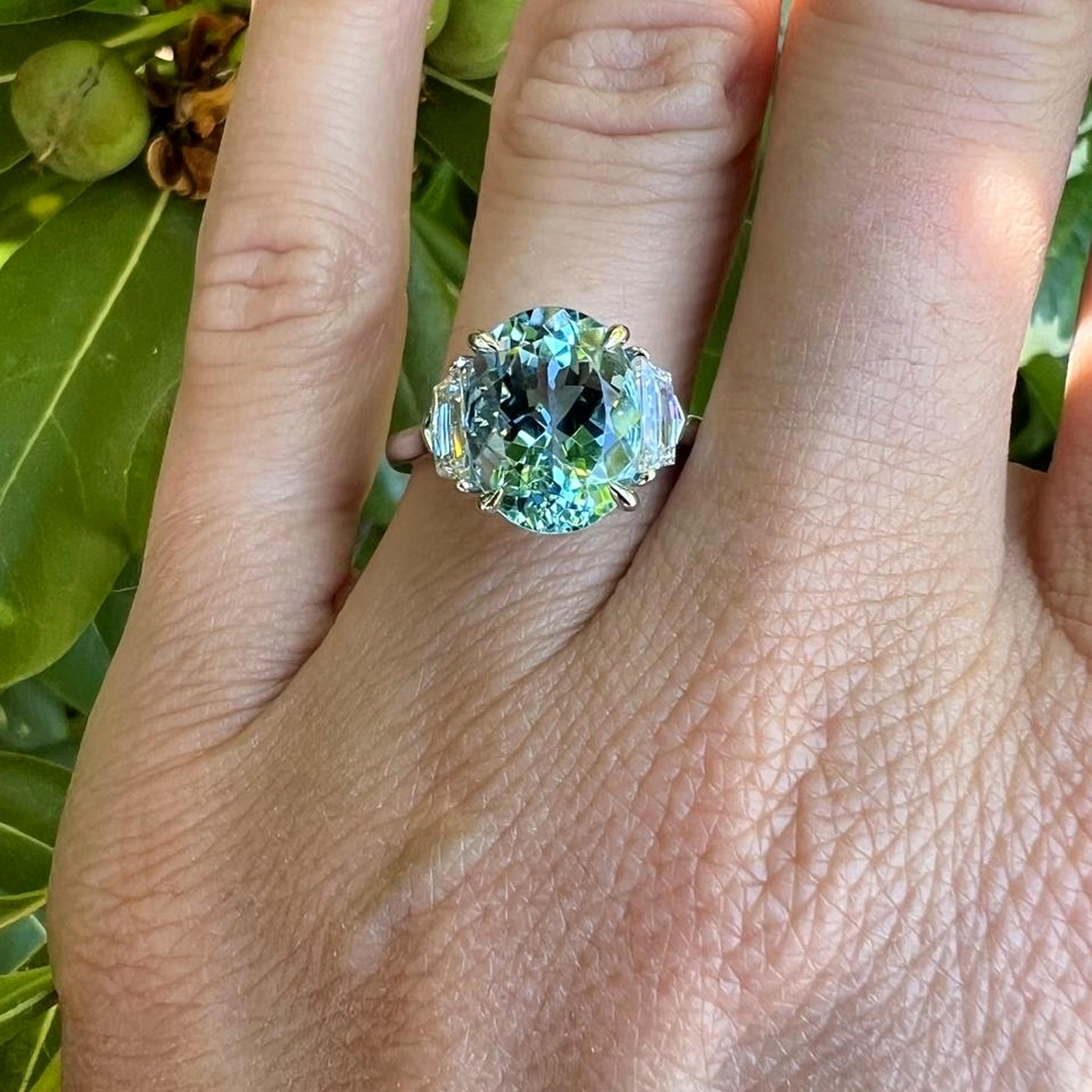 Anello di fidanzamento in platino a tre pietre con acquamarina ovale e diamante da 3,96 carati - GIA In condizioni Nuovo in vendita a Beverly Hills, CA