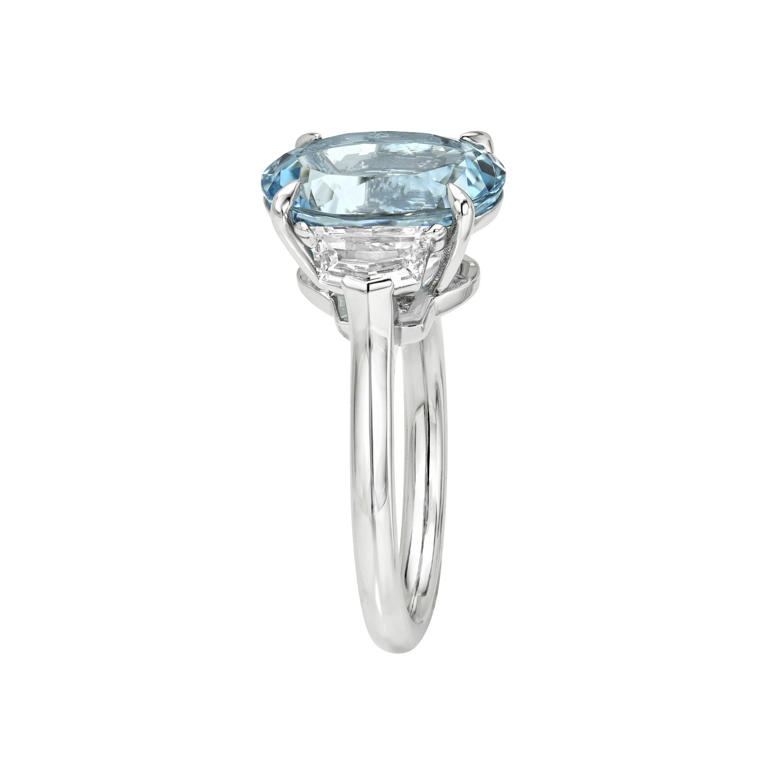 Anello di fidanzamento in platino a tre pietre con acquamarina ovale e diamante da 3,96 carati - GIA in vendita 2