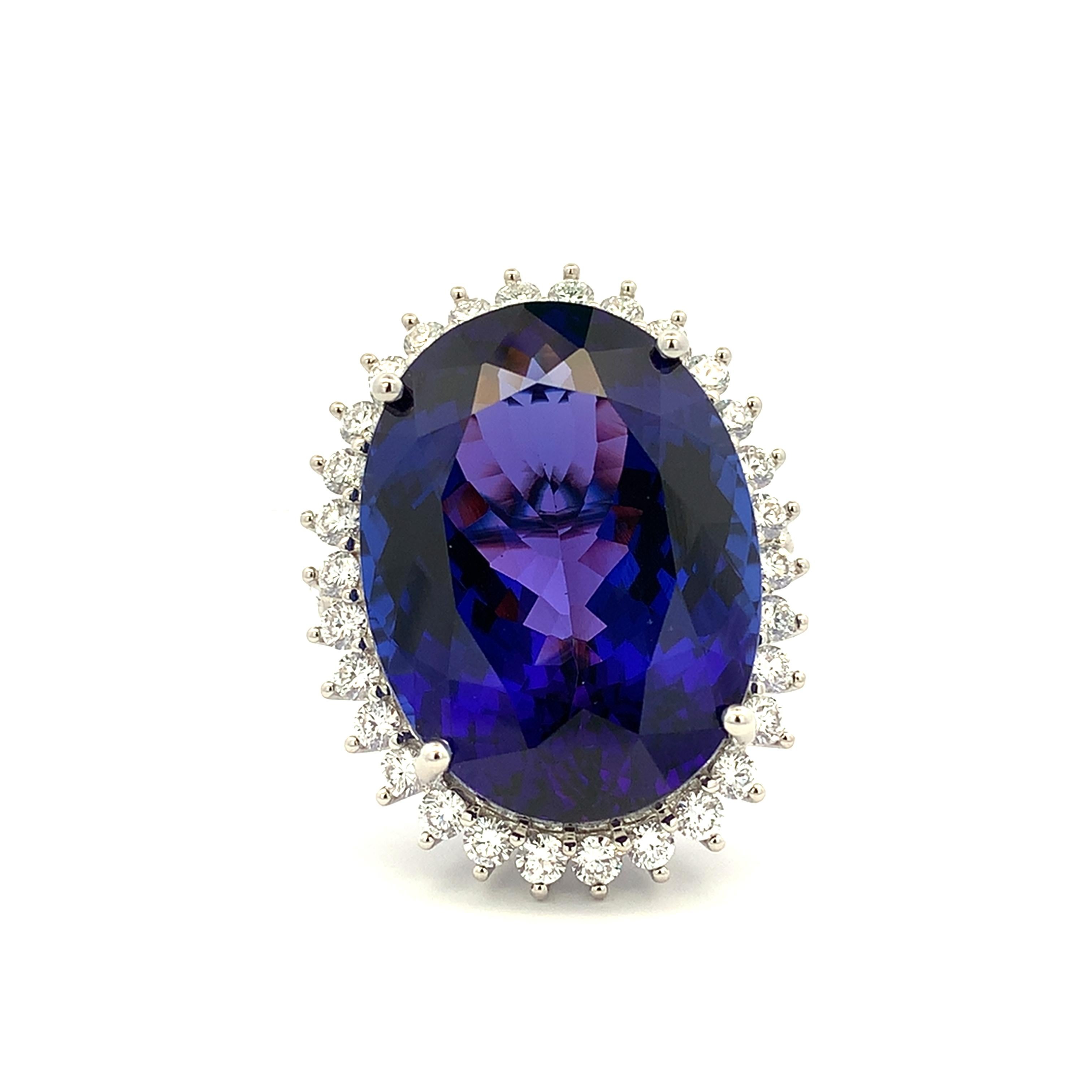 Bague de cocktail en platine avec tanzanite et grappe de diamants 39,60 carats Neuf - En vente à London, GB