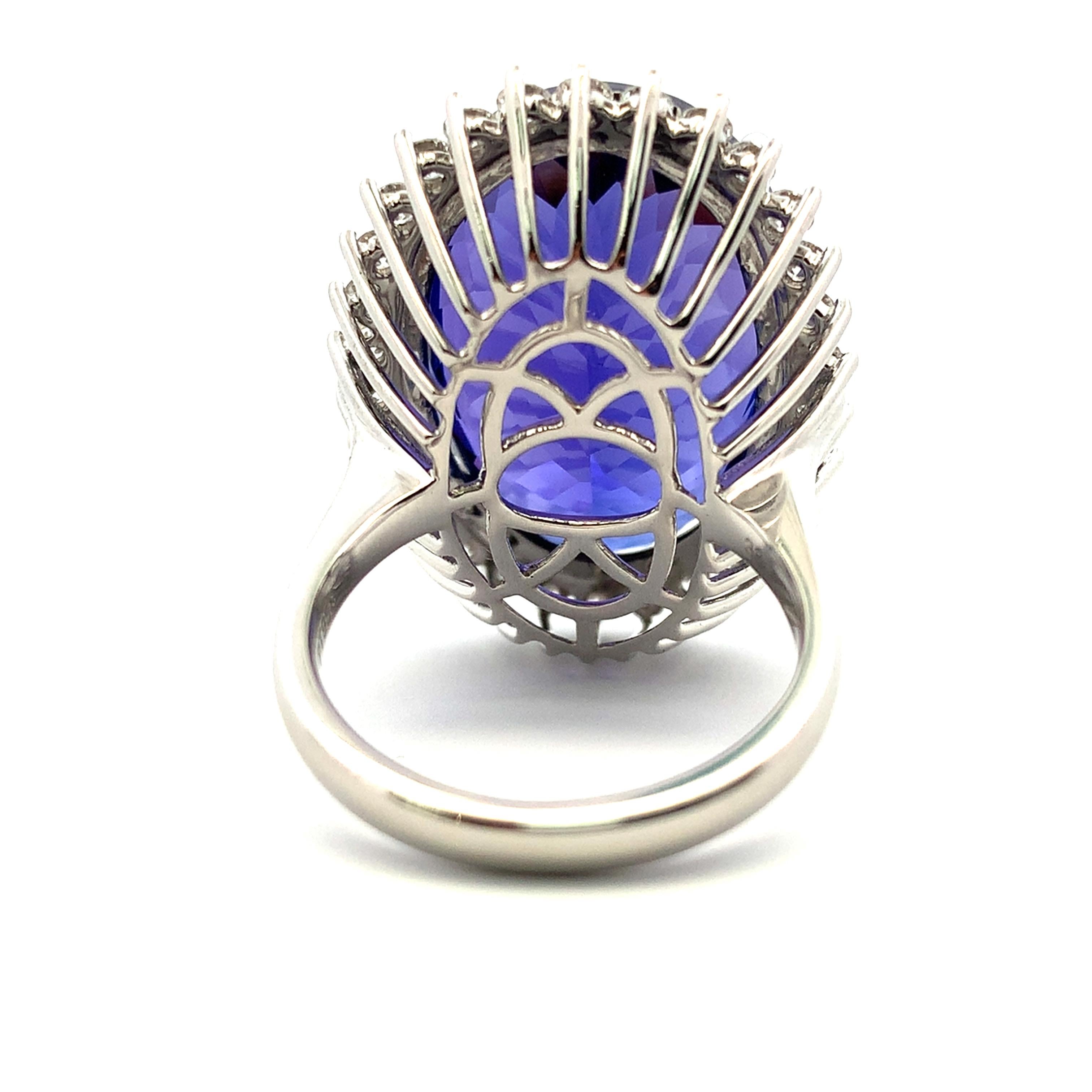 Bague de cocktail en platine avec tanzanite et grappe de diamants 39,60 carats Pour femmes en vente