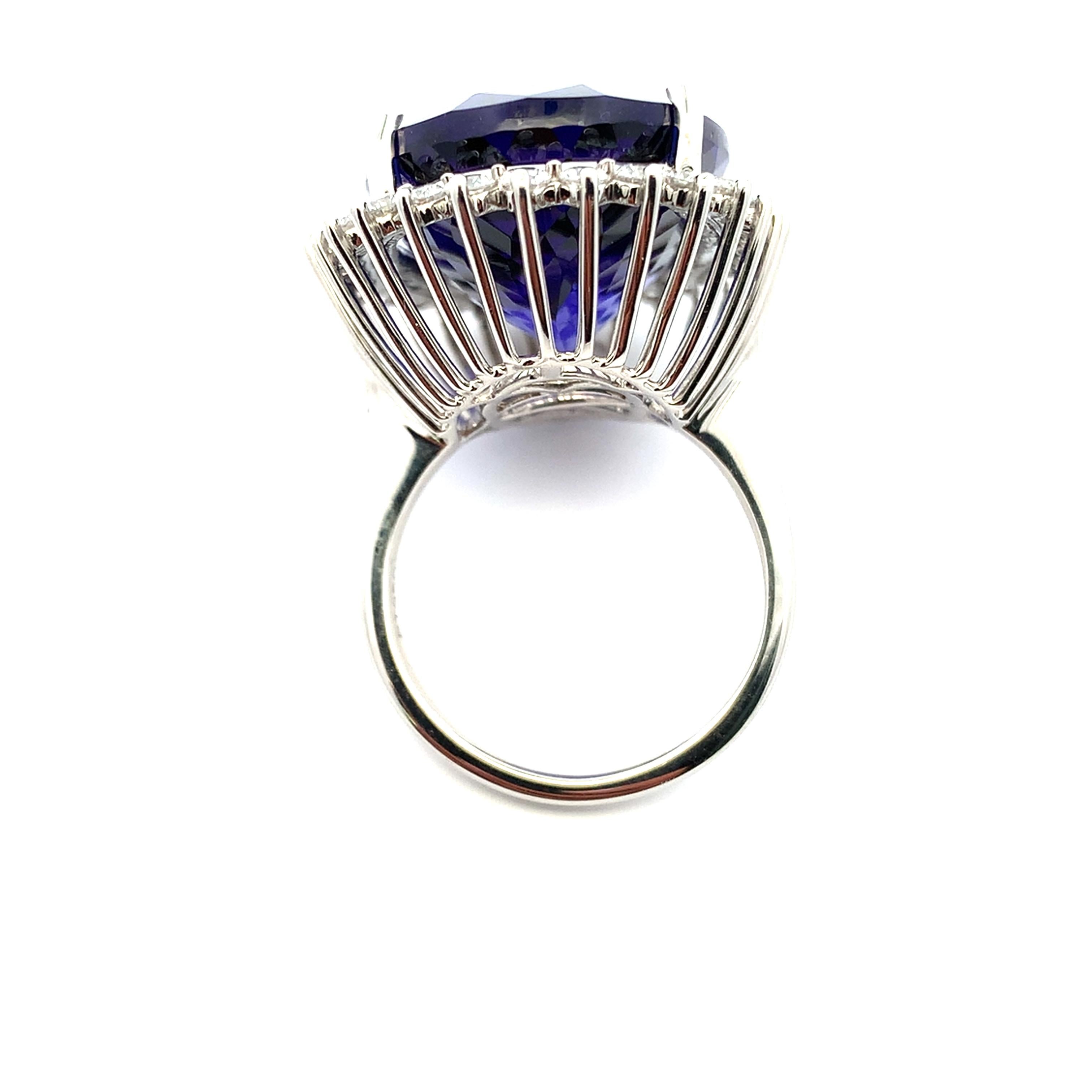 Bague de cocktail en platine avec tanzanite et grappe de diamants 39,60 carats en vente 1
