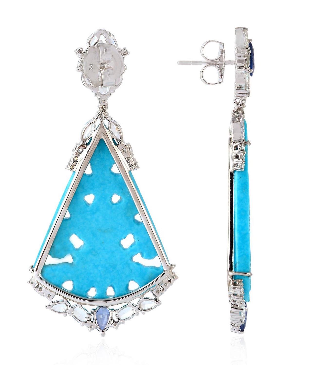 Pendientes de oro de 18 quilates con diamantes turquesa tallada de 39,63 quilates Contemporáneo en venta