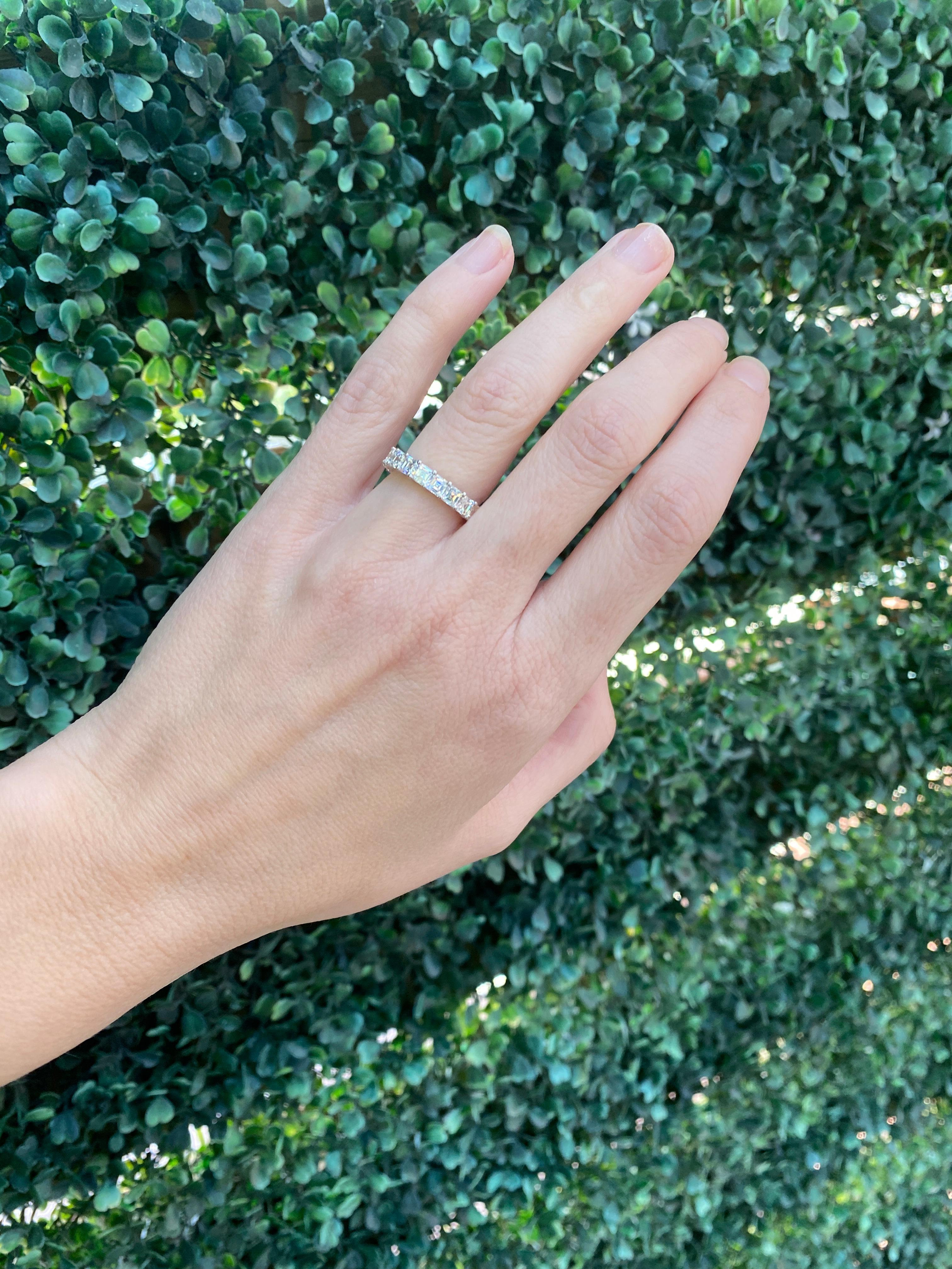 Anillo de eternidad de platino con diamantes talla Asscher de 3,96 ctw en venta 6