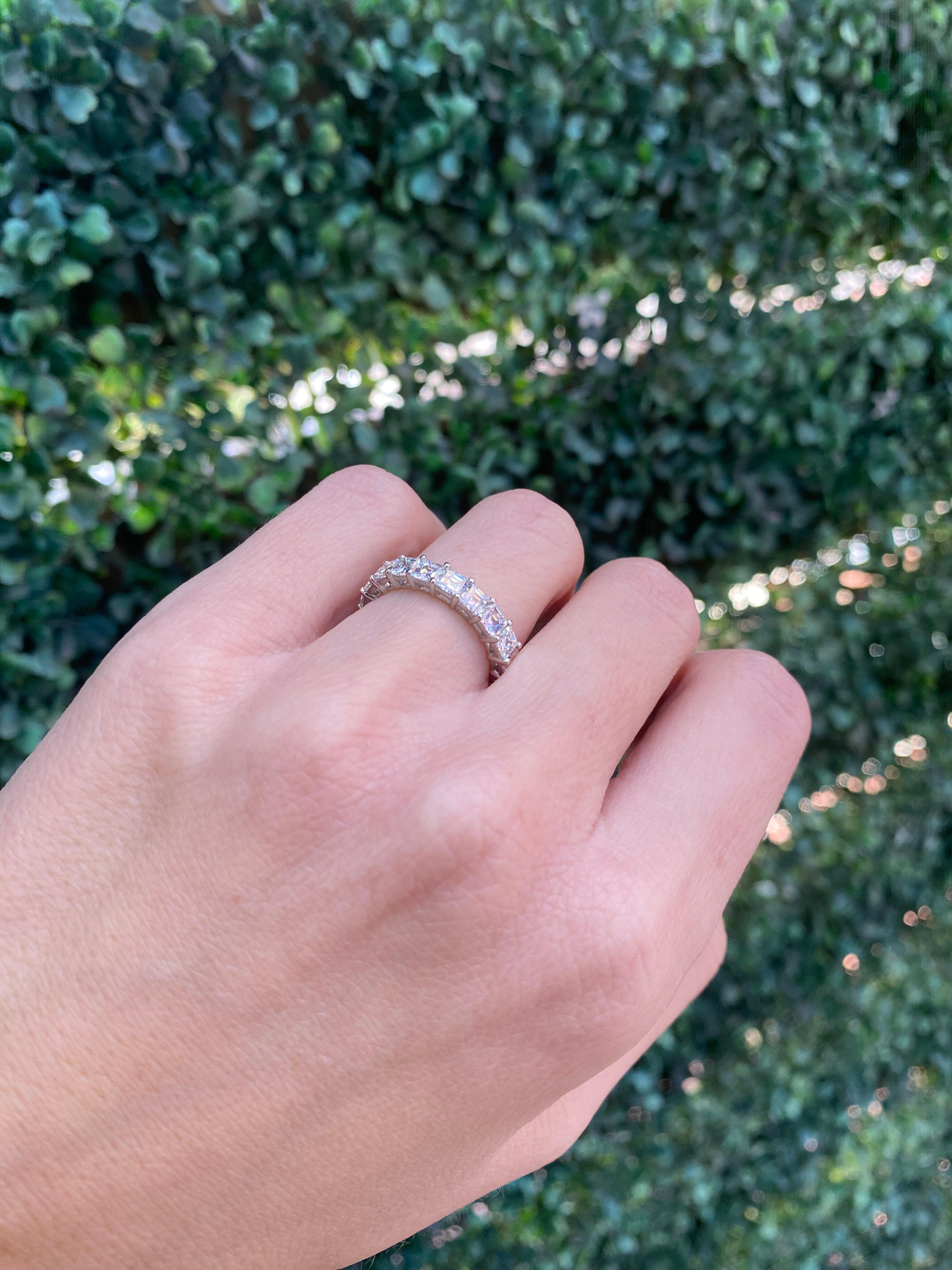 Anillo de eternidad de platino con diamantes talla Asscher de 3,96 ctw en venta 8