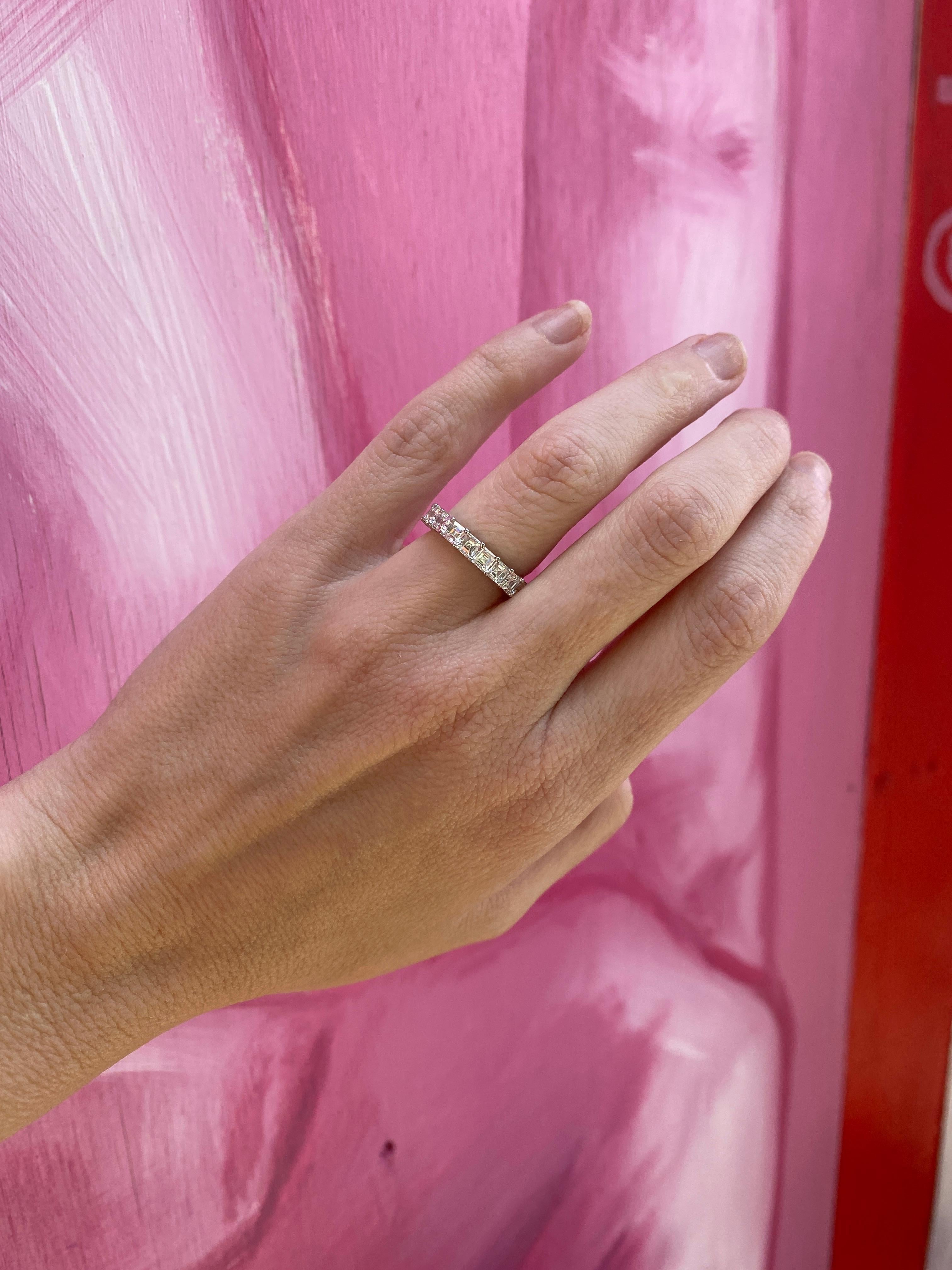 Anillo de eternidad de platino con diamantes talla Asscher de 3,96 ctw en venta 11