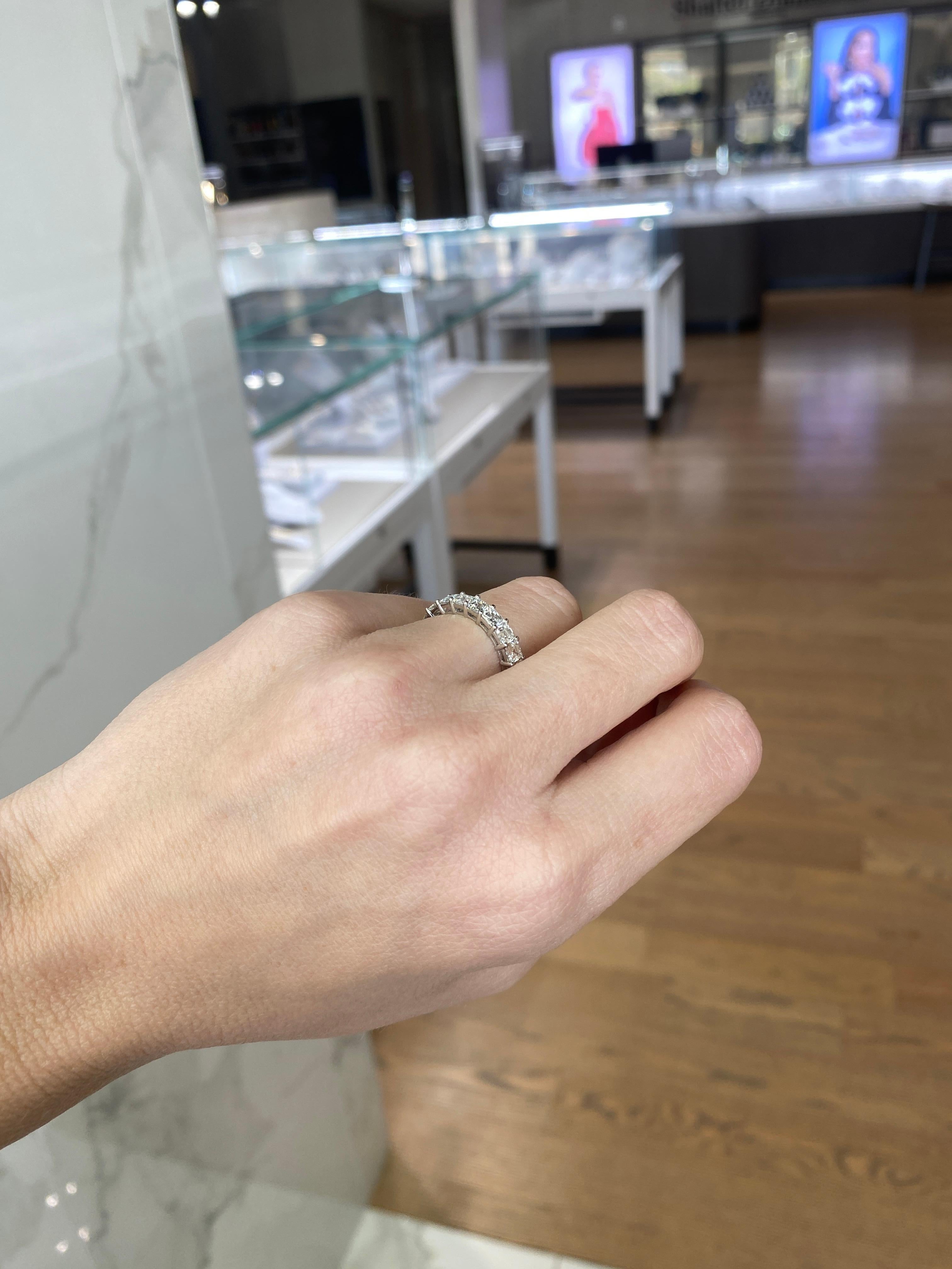 Anillo de eternidad de platino con diamantes talla Asscher de 3,96 ctw en venta 13