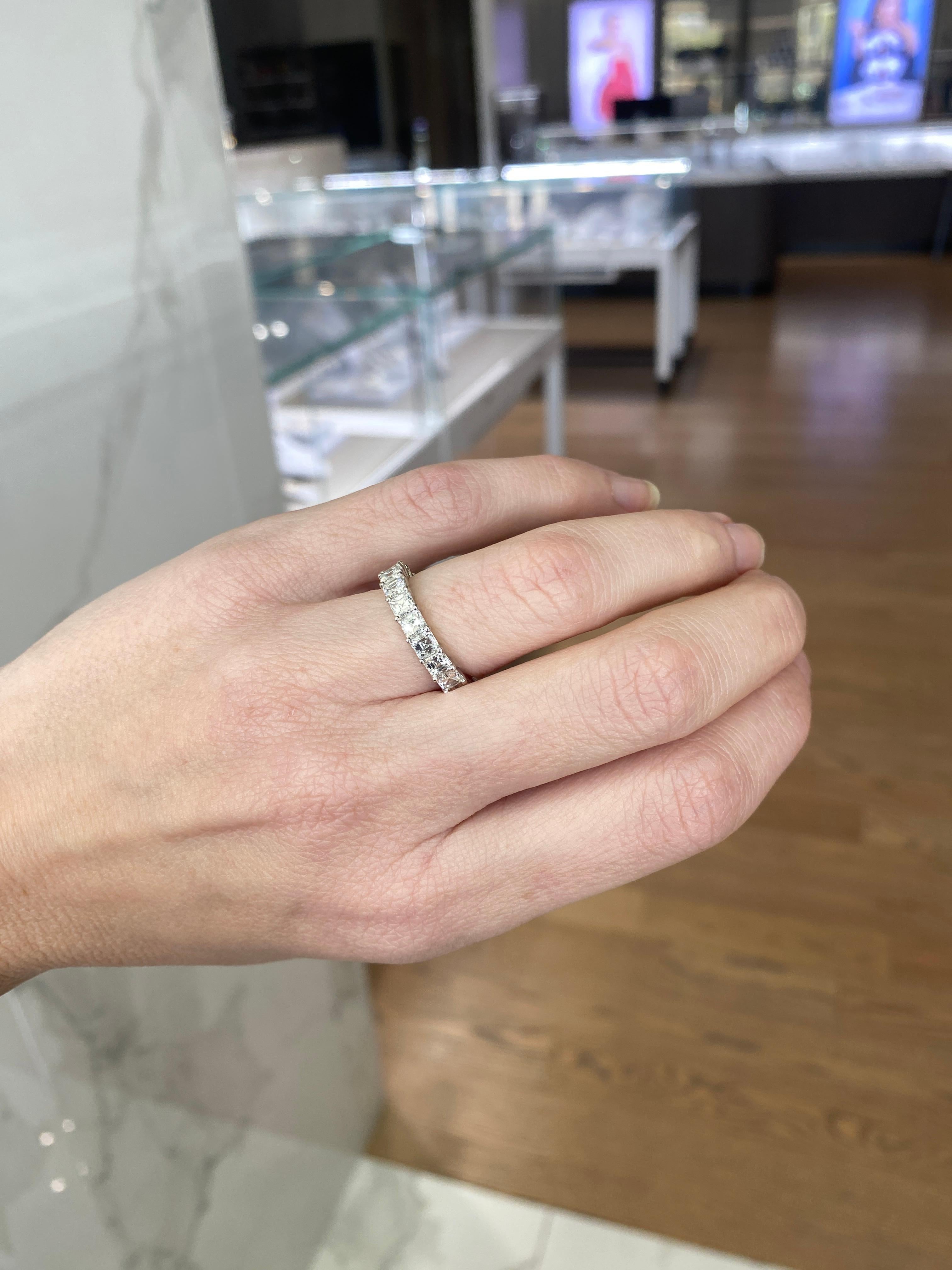 Anillo de eternidad de platino con diamantes talla Asscher de 3,96 ctw en venta 15